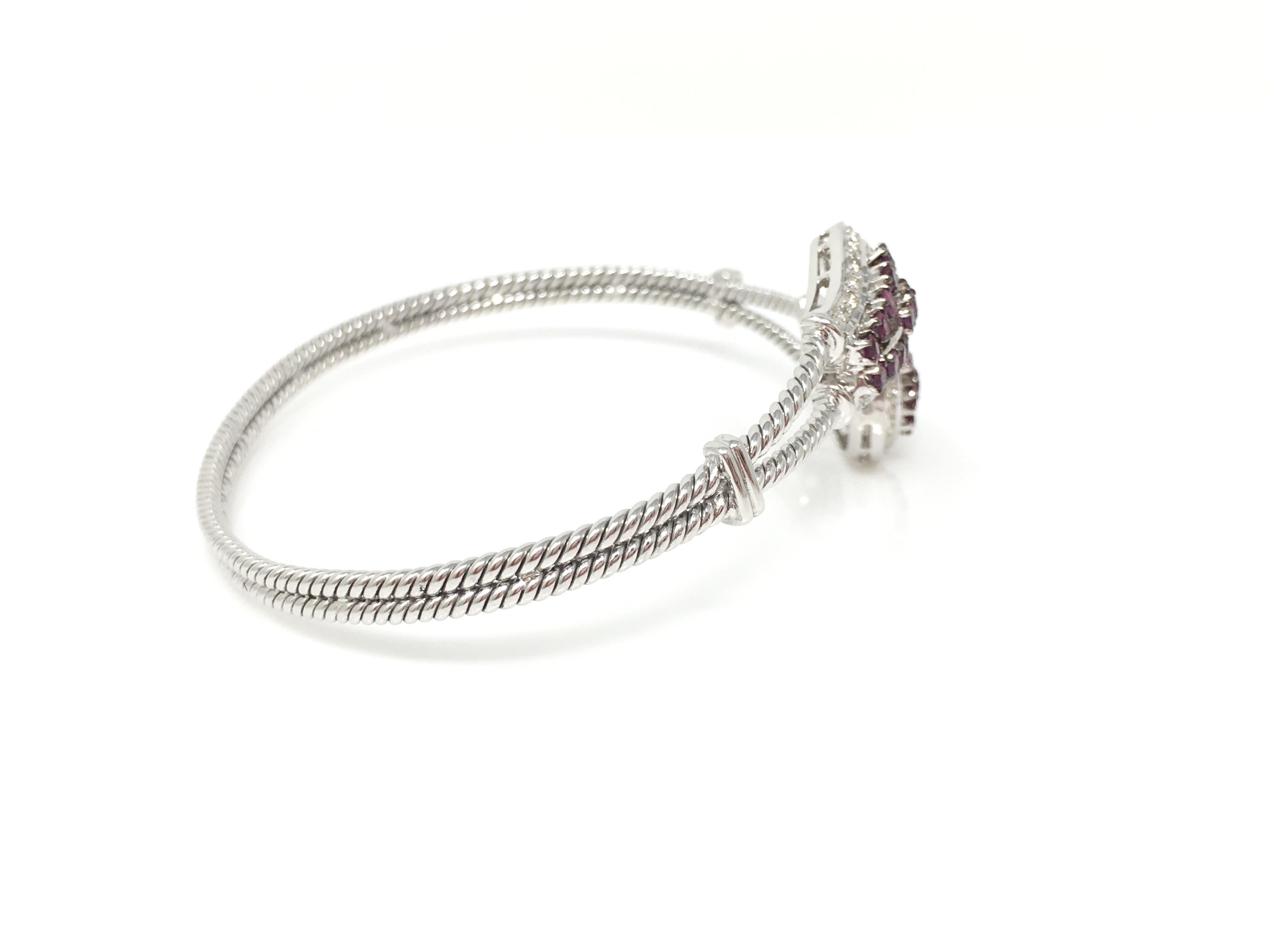 Round Cut White Round Brilliant Diamond and Rubelite Flexible Bangle In 18 Karat Gold For Sale