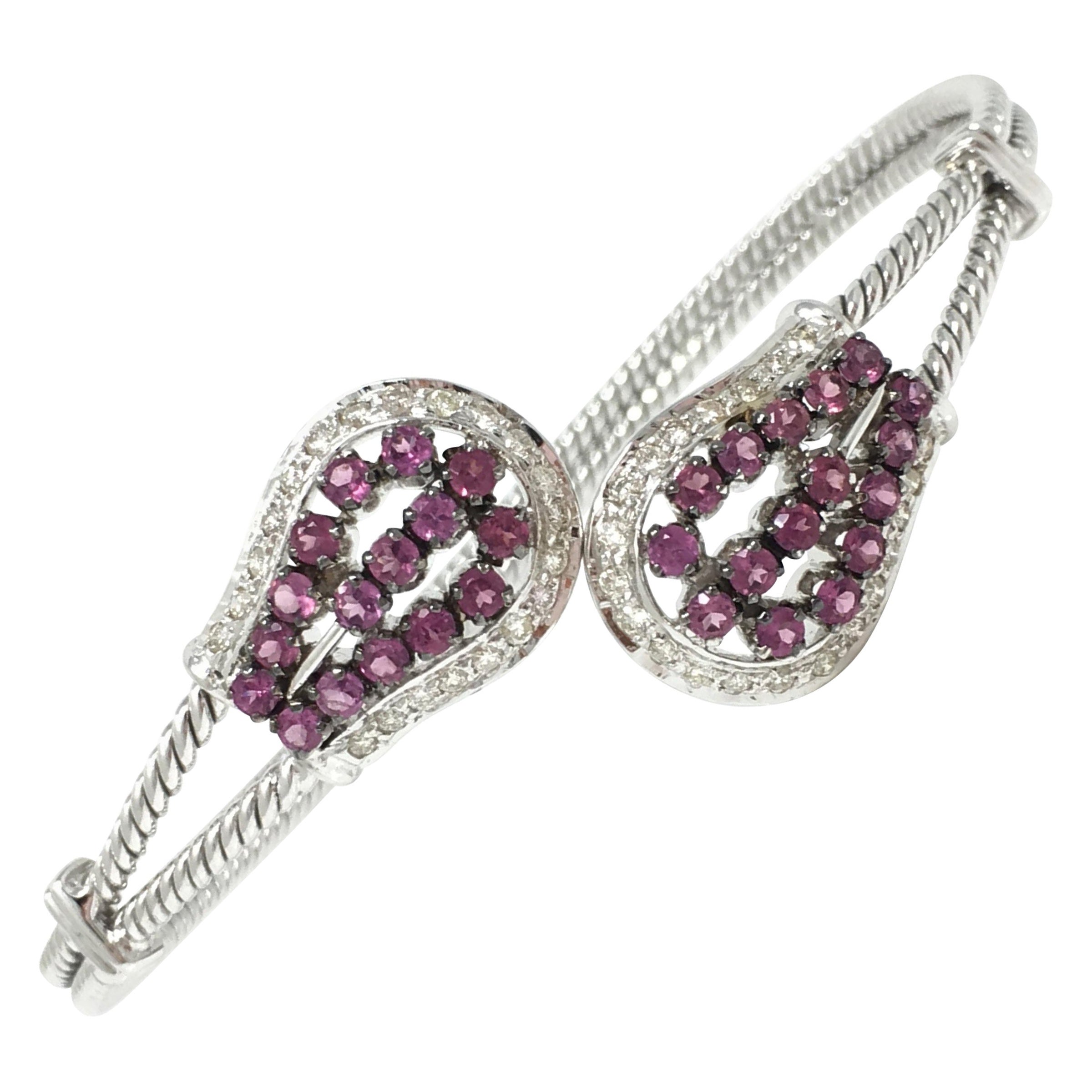 White Round Brilliant Diamond and Rubelite Flexible Bangle In 18 Karat Gold en venta