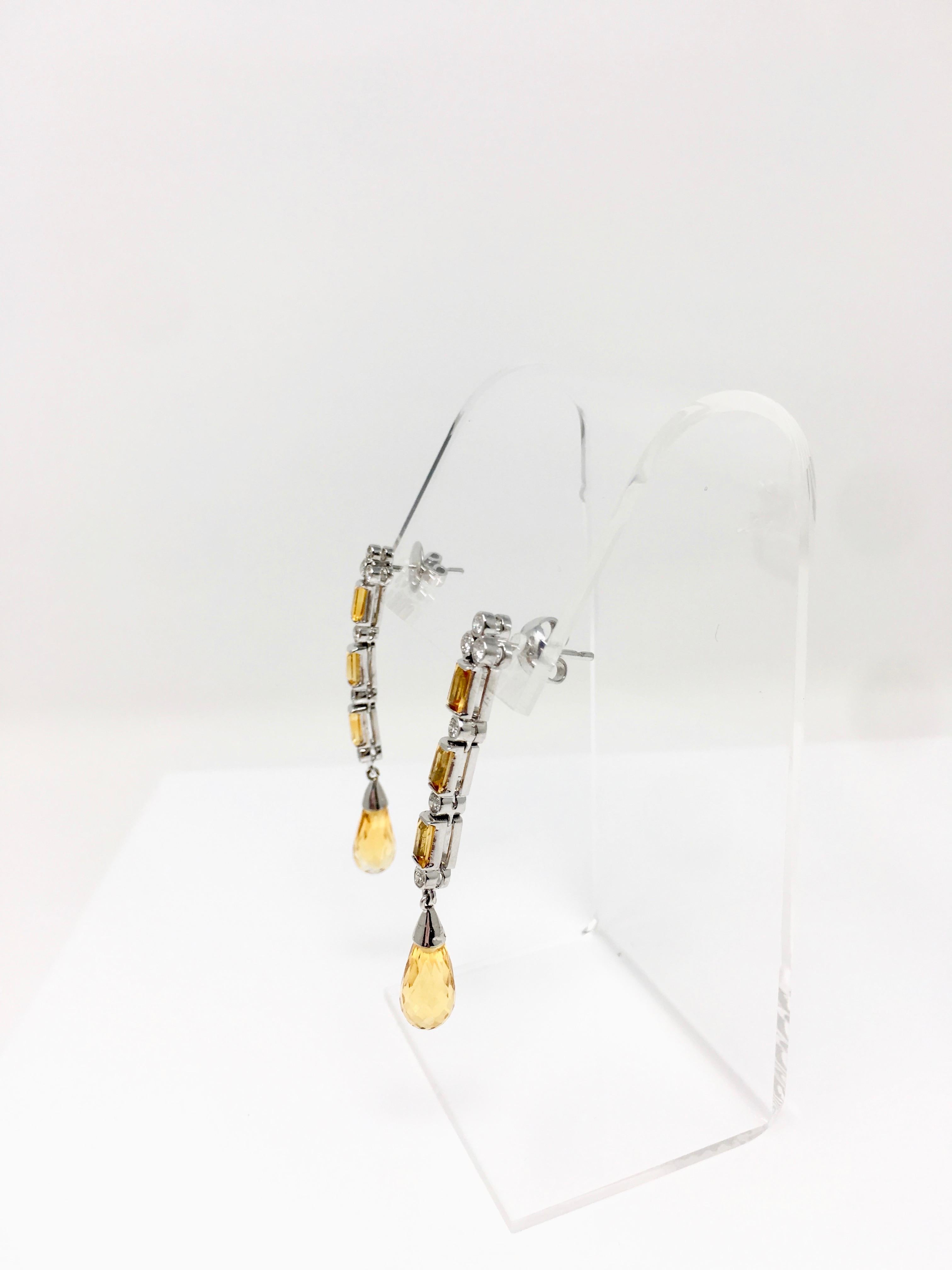 Pendentif trois pièces en or 18 carats serti d'un diamant rond brillant et d'une topaze blanche. en vente 2