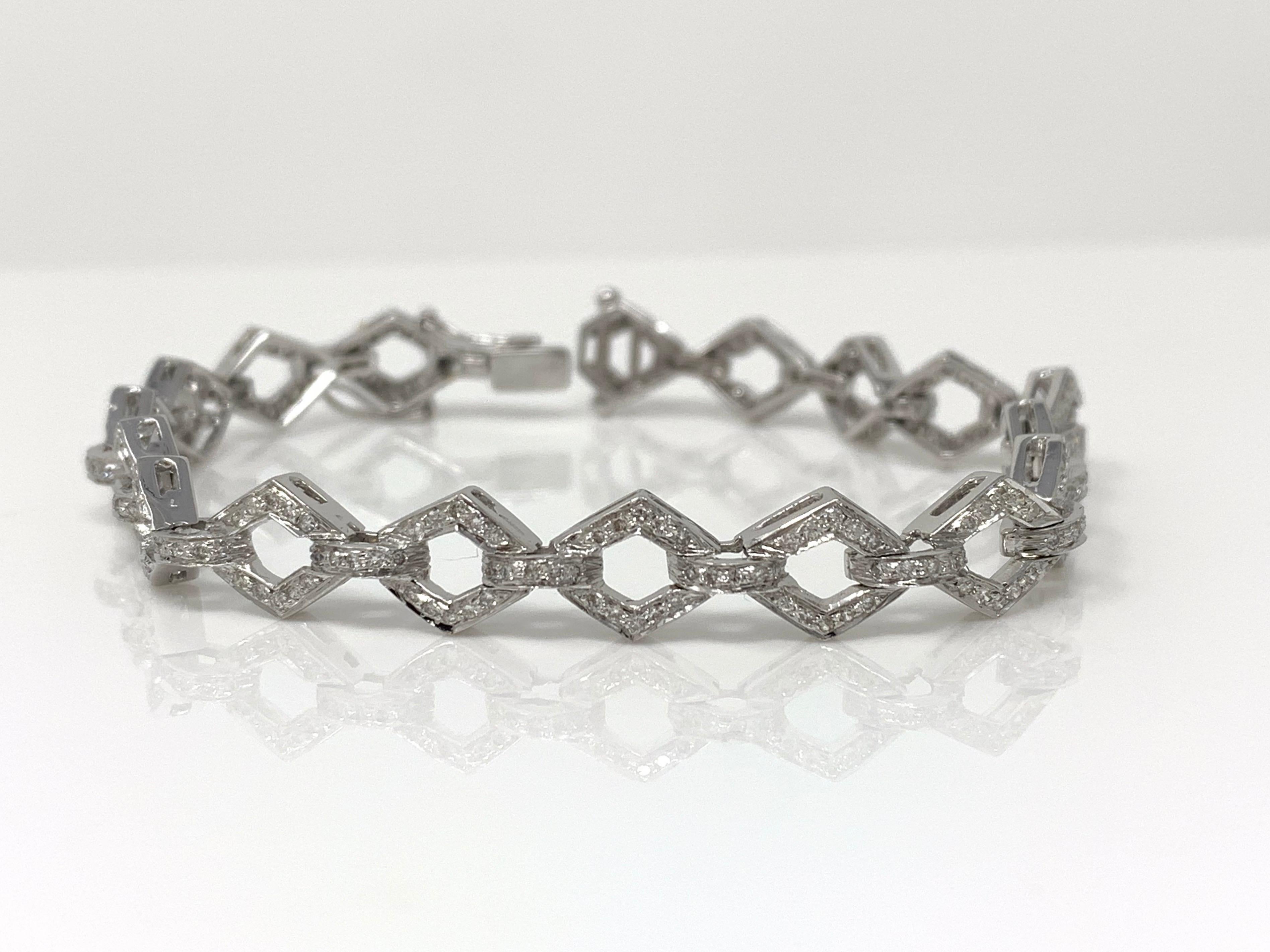 White Round Brilliant Diamond Bracelet in 18 Karat White Gold In New Condition For Sale In New York, NY