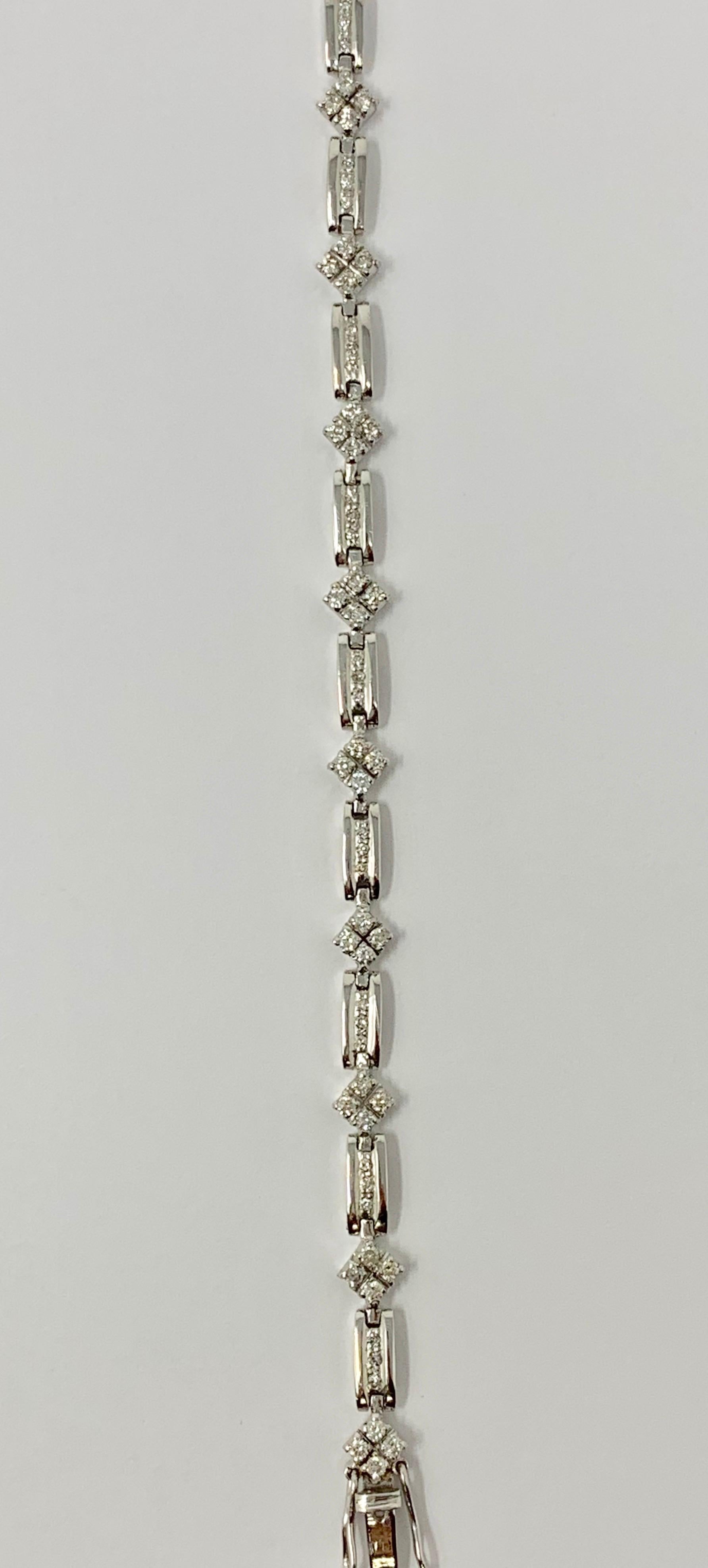 Weißes rundes Brillant-Diamant-Armband aus 14 Karat Weißgold im Angebot 3