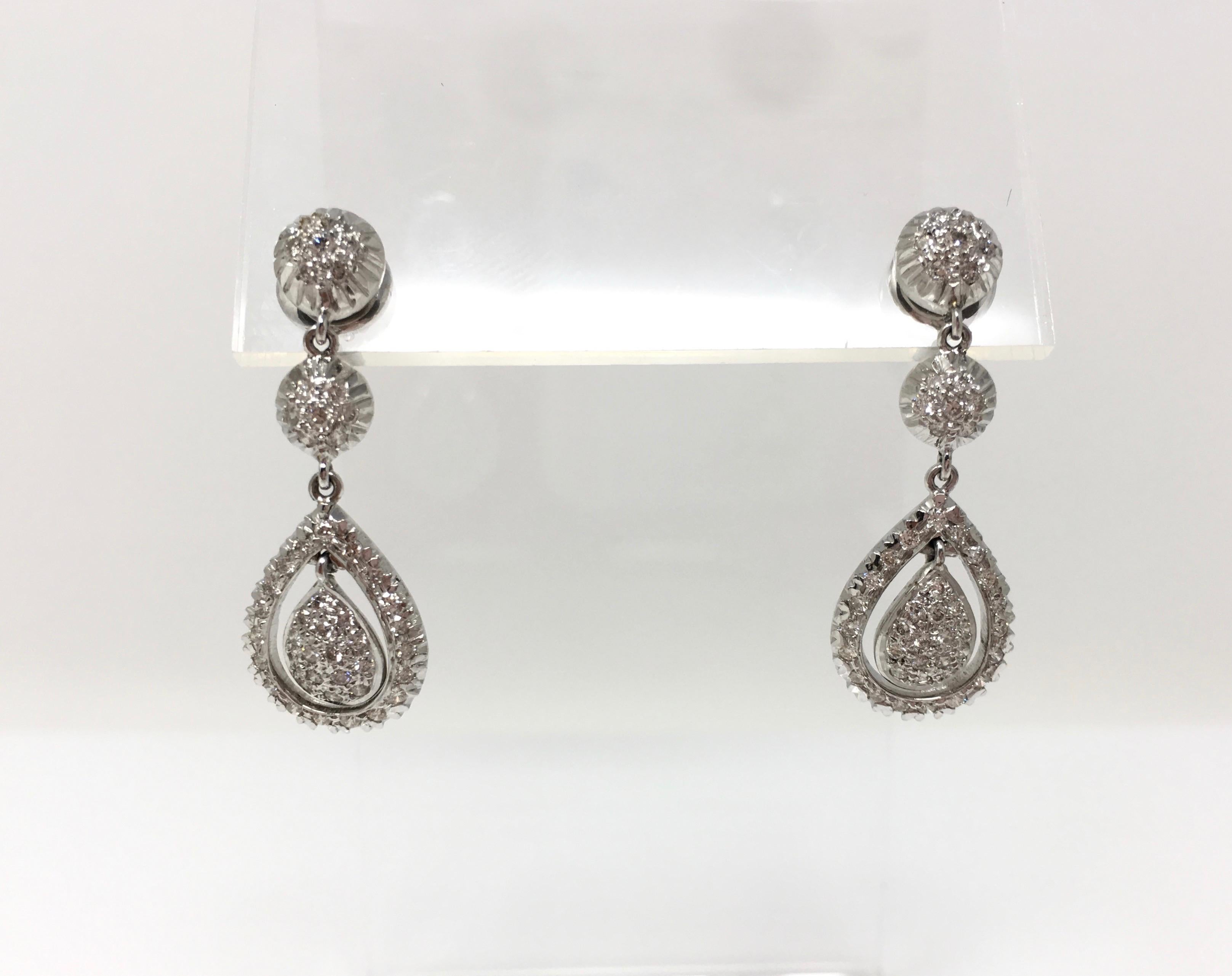 White Round Brilliant Diamond Dangle Earrings With Matching Necklace In 18K Gold In New Condition For Sale In New York, NY