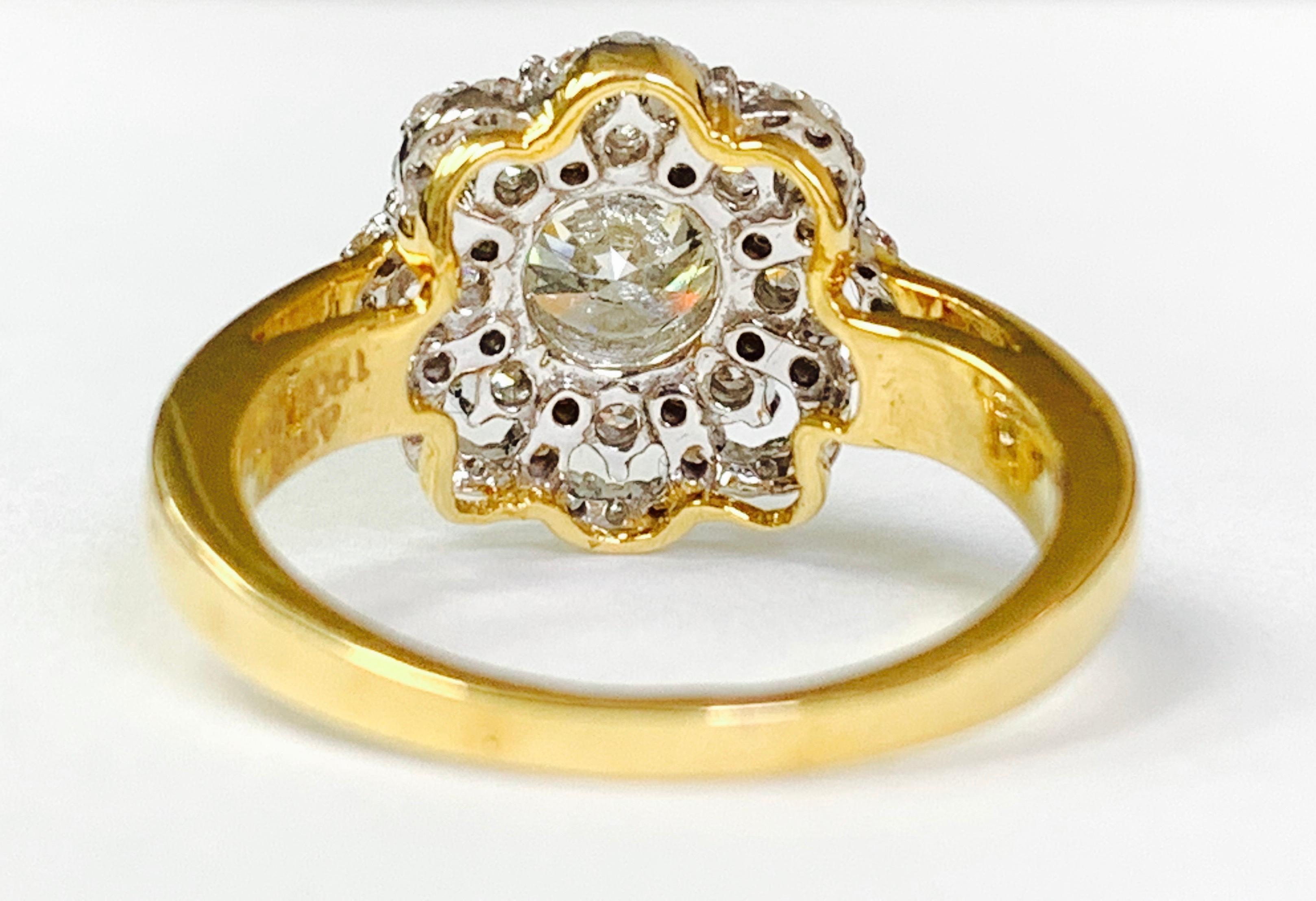 Contemporary White Round Brilliant Diamond Engagement Ring in 18 Karat Yellow Gold For Sale