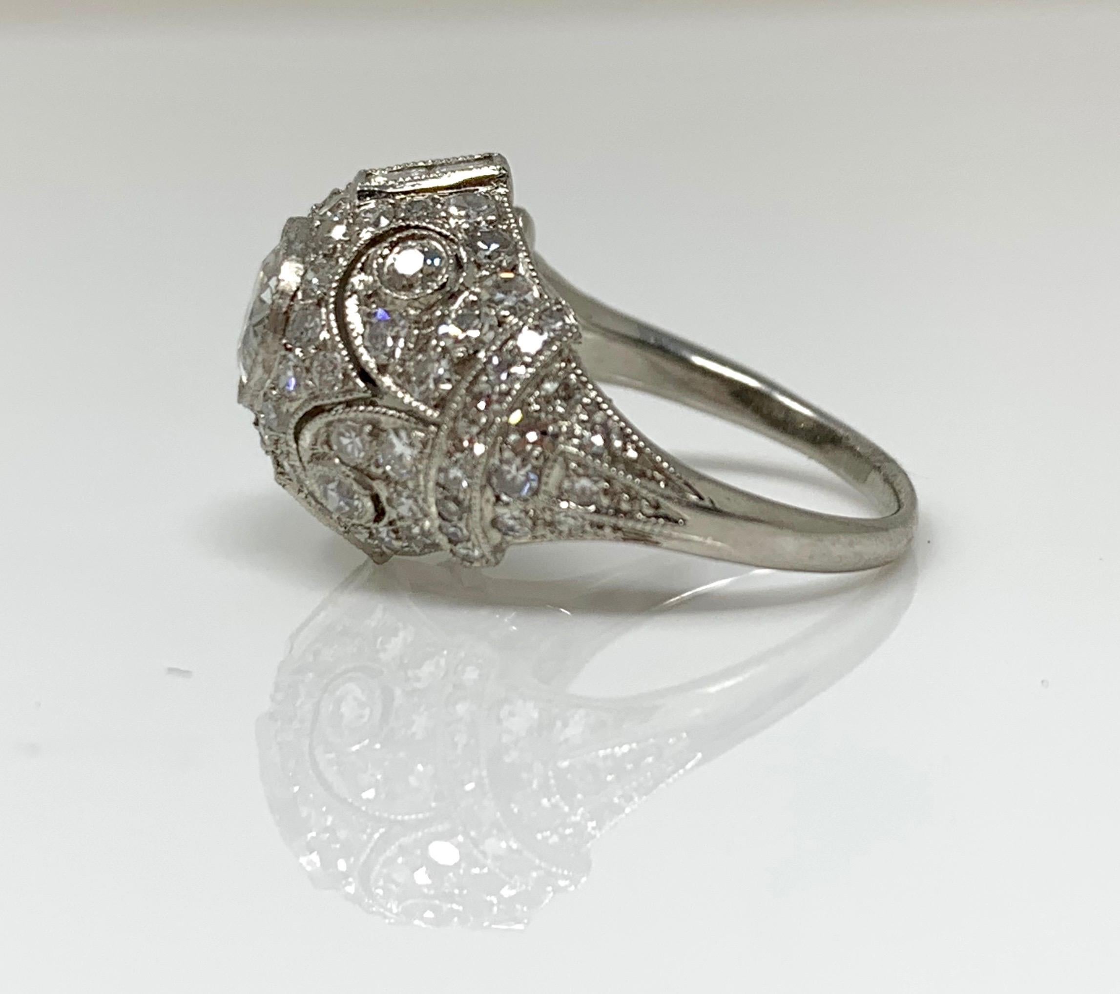 White Round Brilliant Diamond Engagement Ring in Platinum For Sale 1