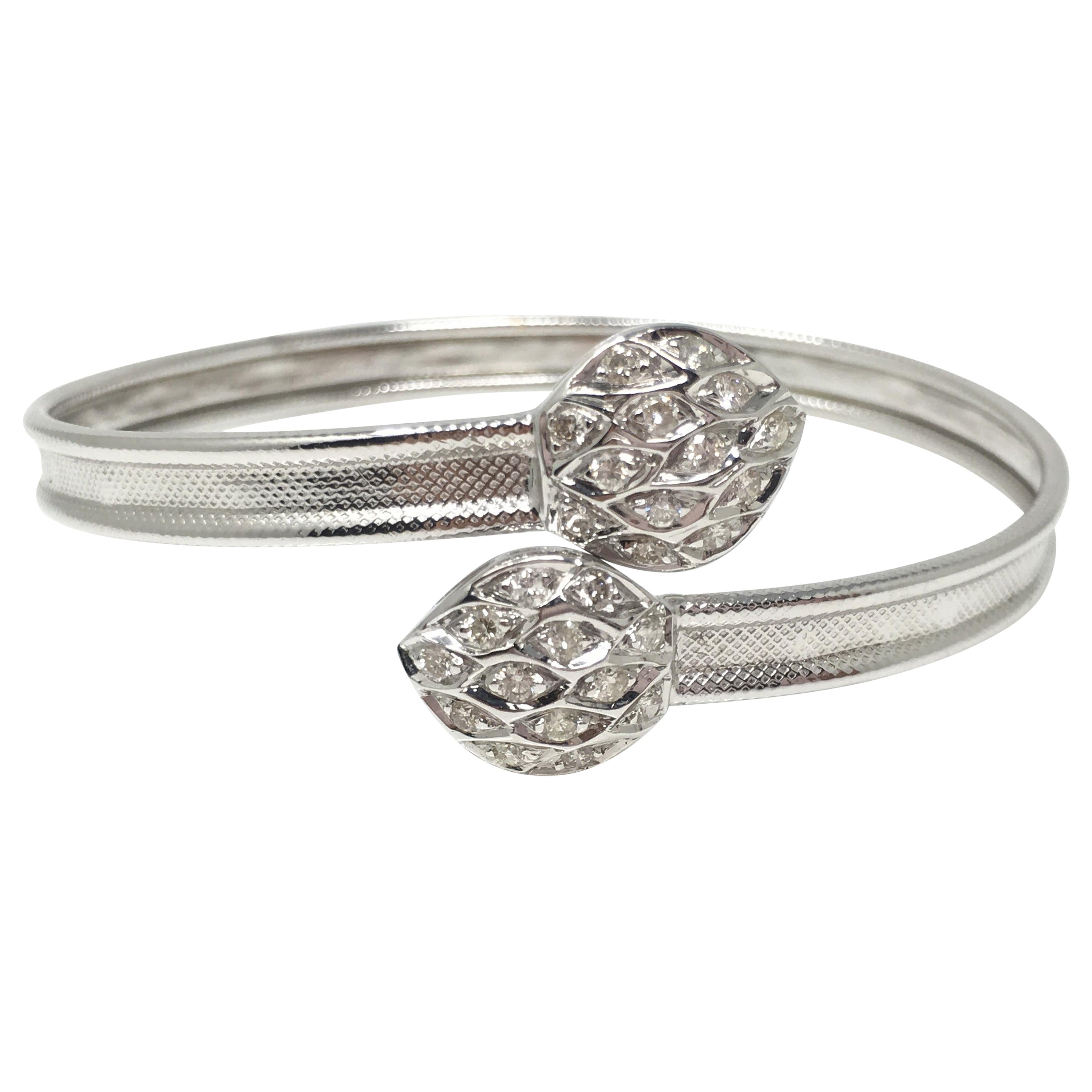 Bracciale flessibile con diamante bianco rotondo e brillante in oro bianco 18 carati