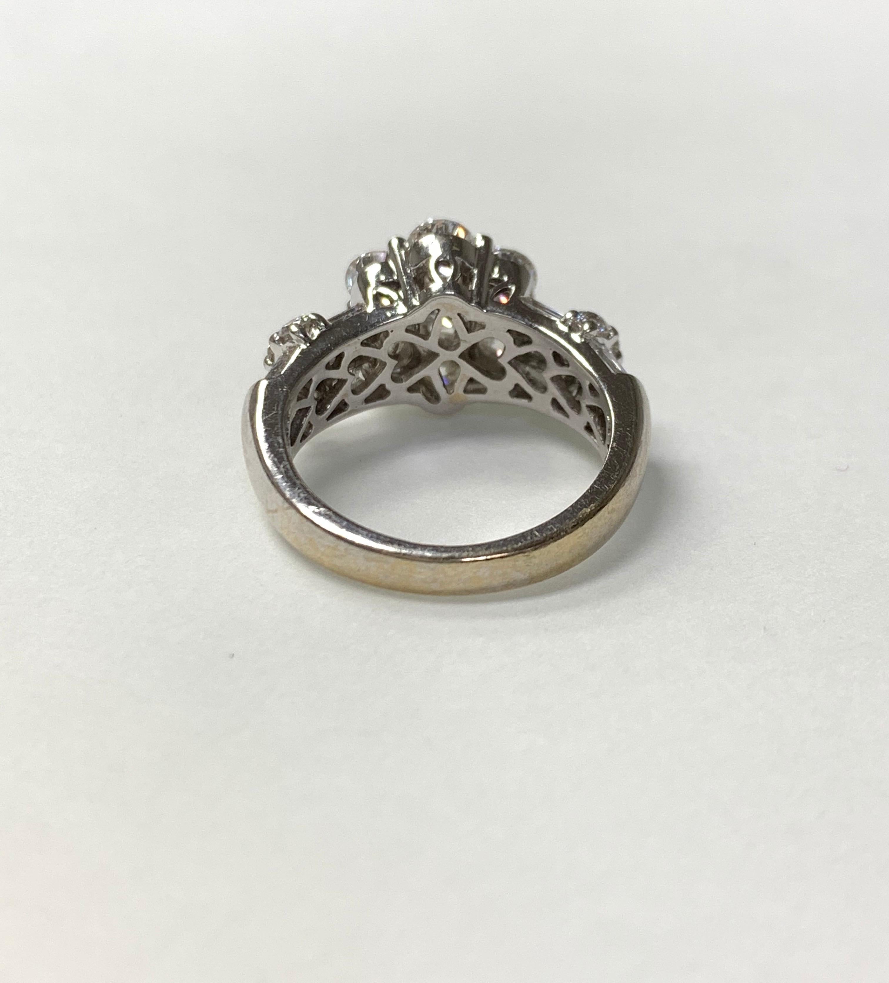 Contemporary White Round Brilliant Diamond Ring in 18 Karat White Gold For Sale