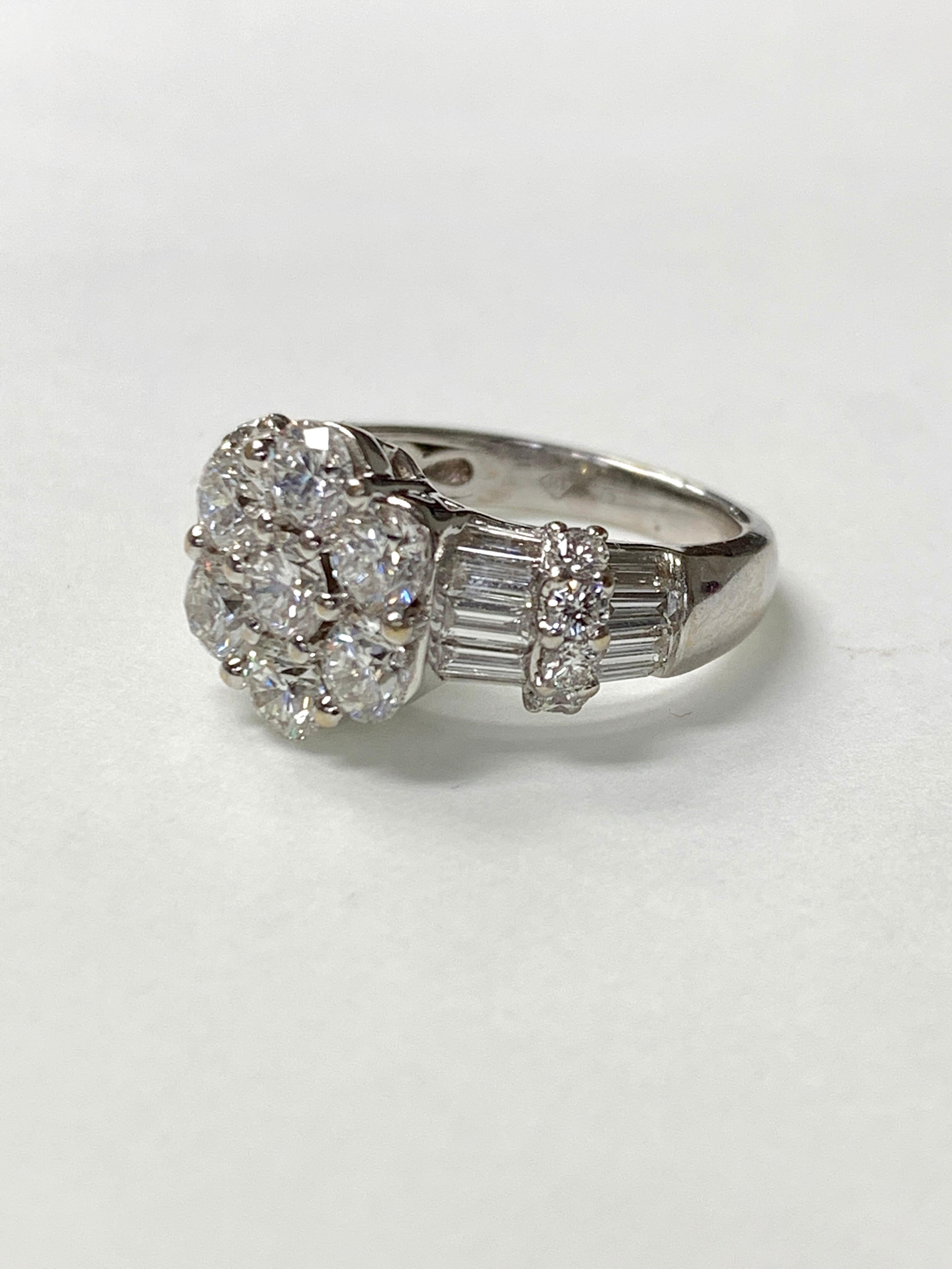 White Round Brilliant Diamond Ring in 18 Karat White Gold In New Condition For Sale In New York, NY