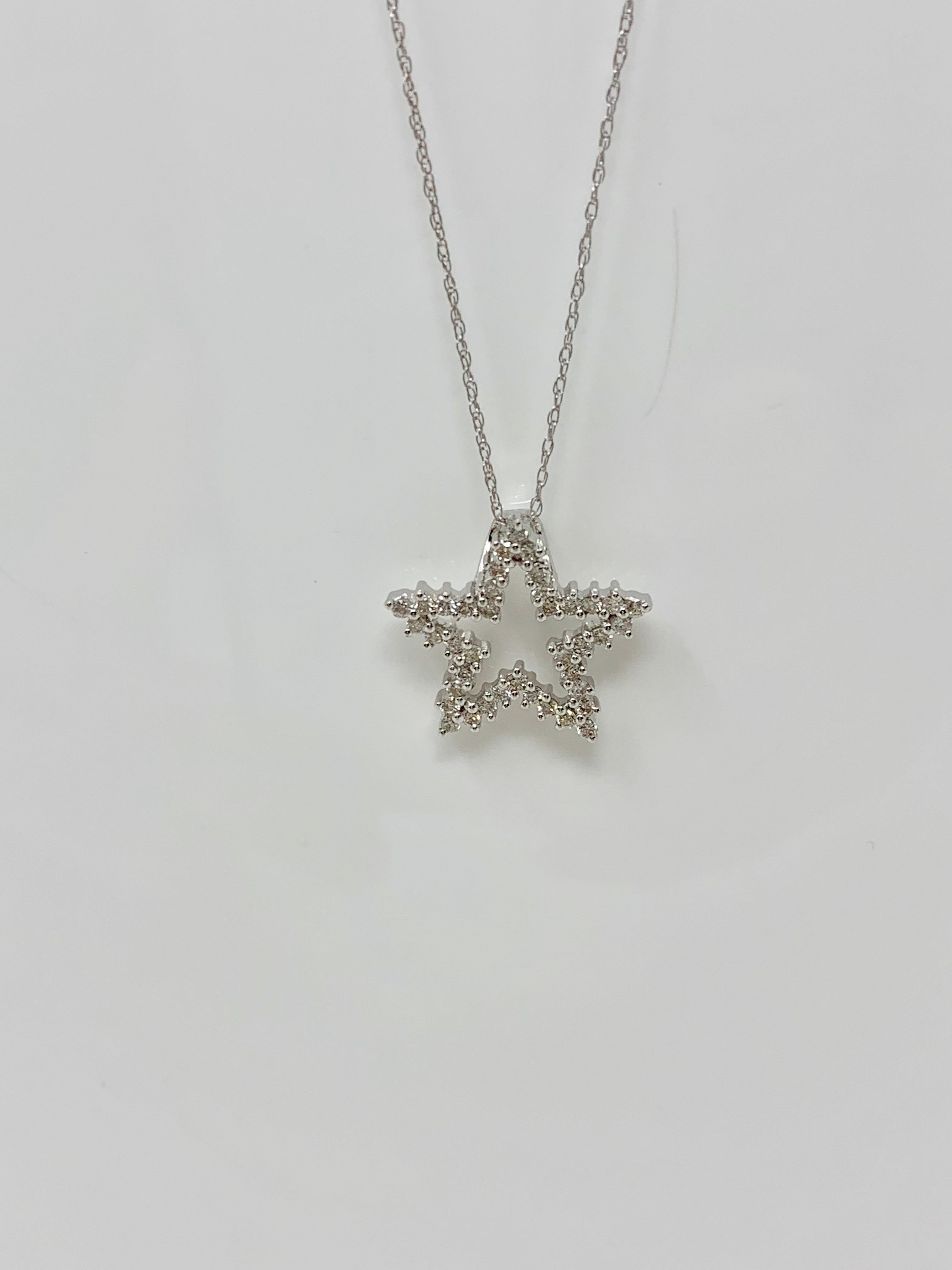 Contemporaneo Ciondolo a stella con diamante tondo e brillante di colore bianco in vendita