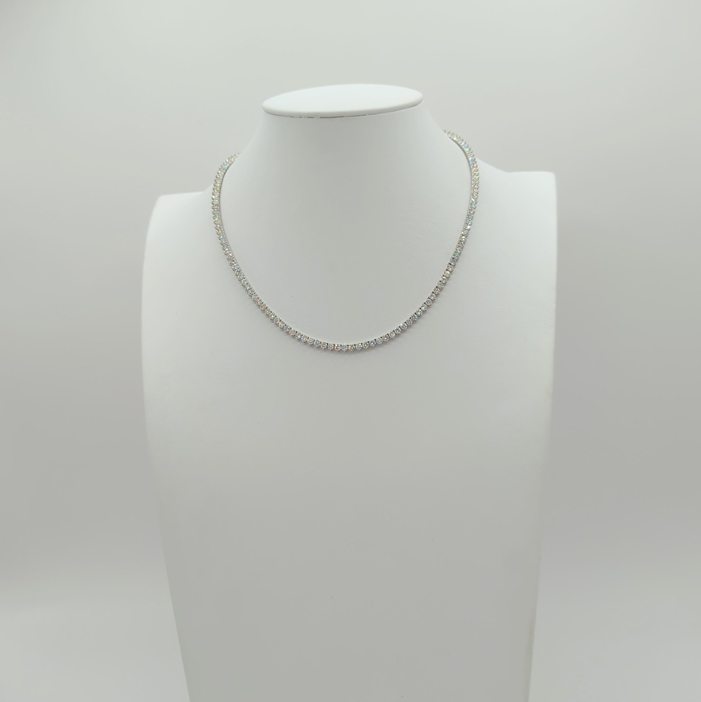 White Round Diamond Tennis Necklace in 14K White Gold In New Condition In Los Angeles, CA