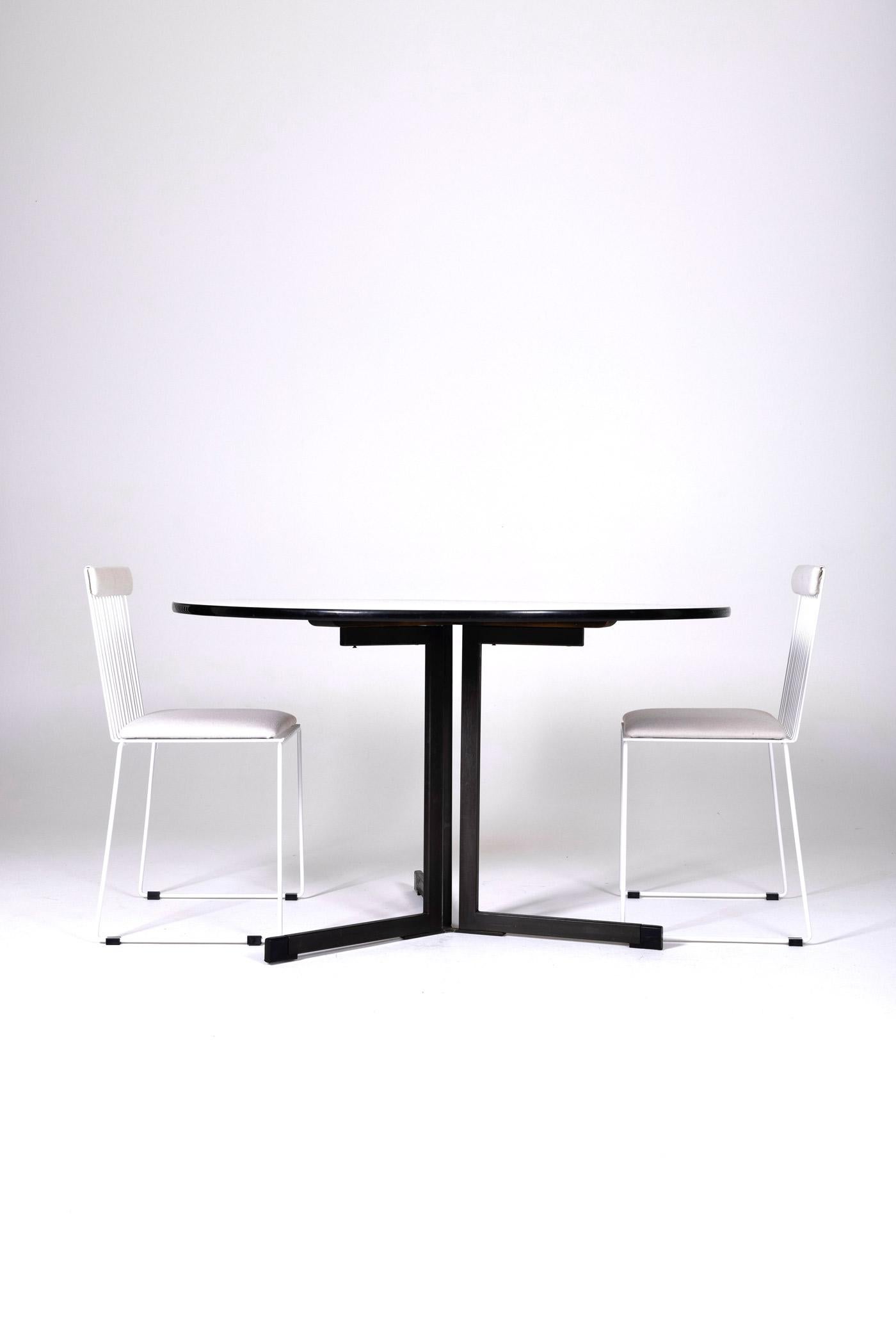 White round dining table by Hein Salomonson For Sale 2