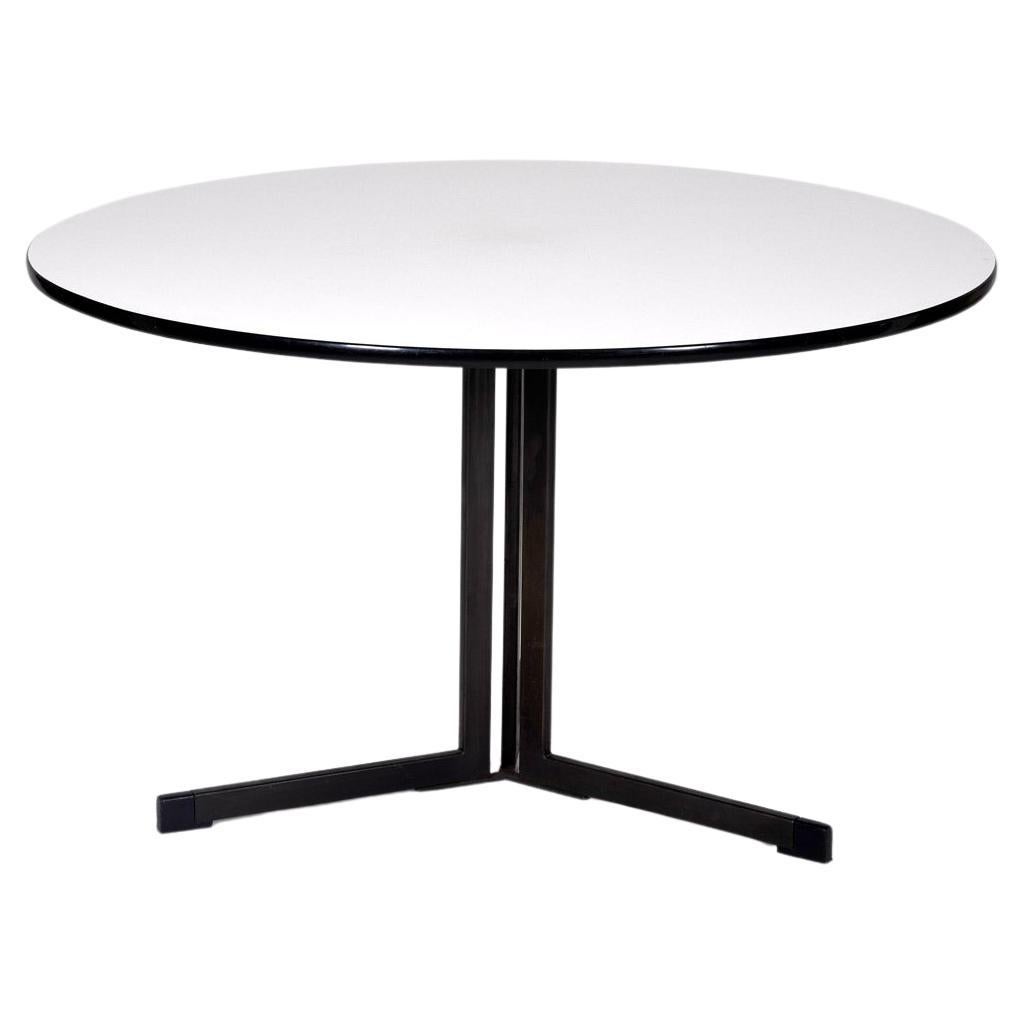White round dining table by Hein Salomonson For Sale