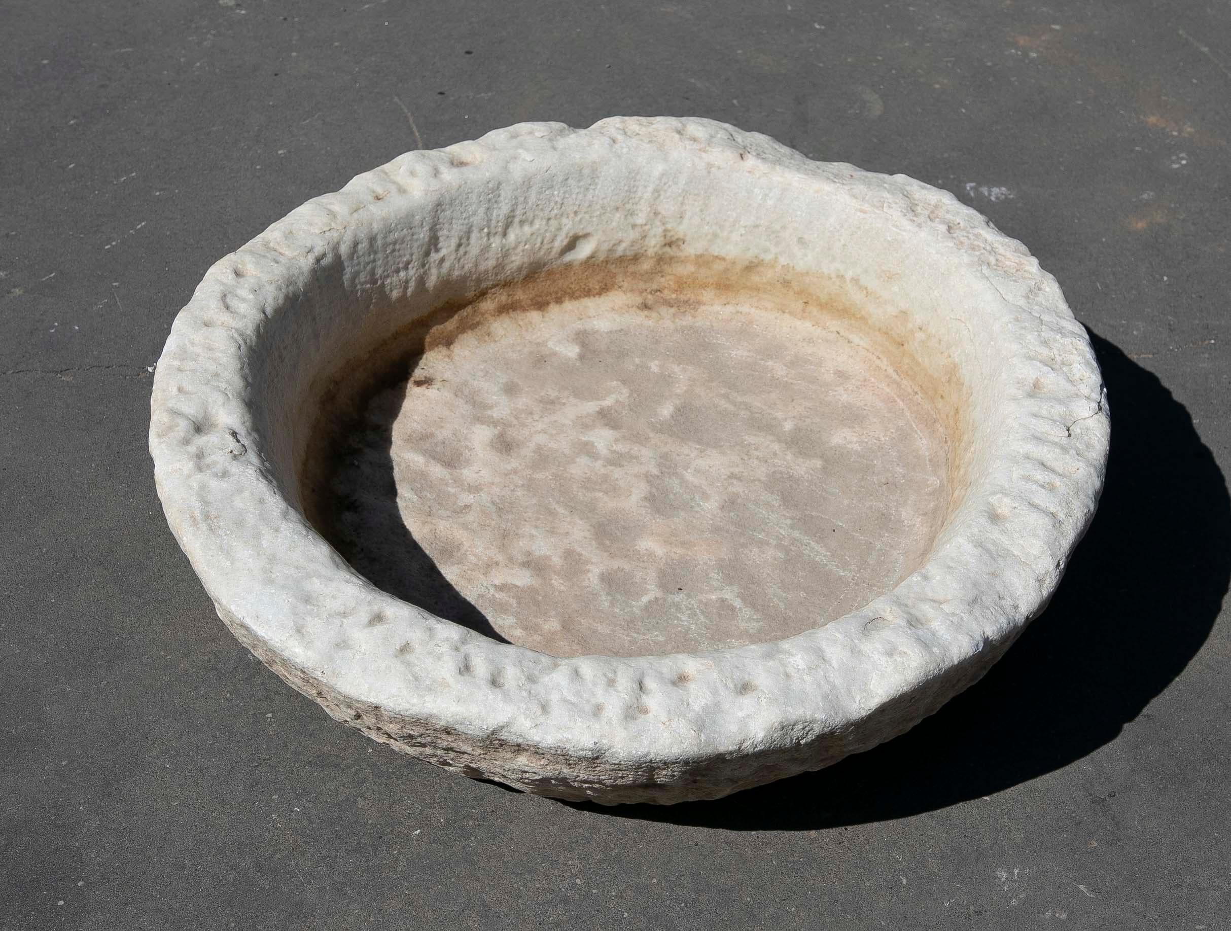 Spanish White Round Hand-Carved Marble Washbasin with One Sink in a Single Block For Sale