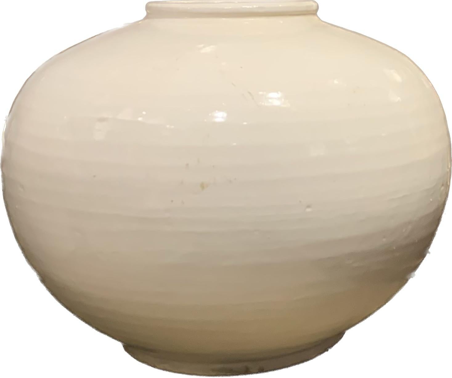 white round vase large