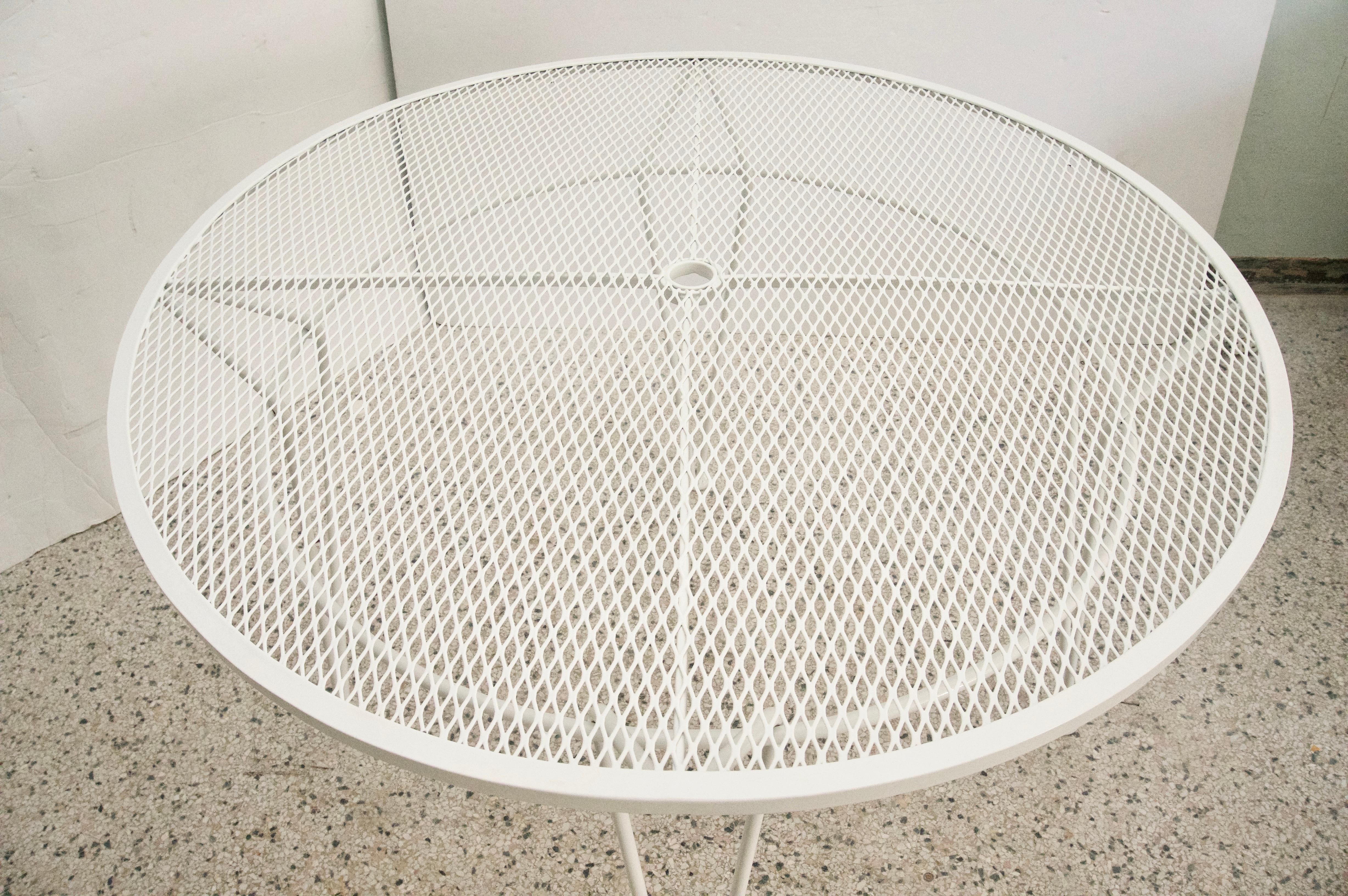American White Round Patio Dining Table
