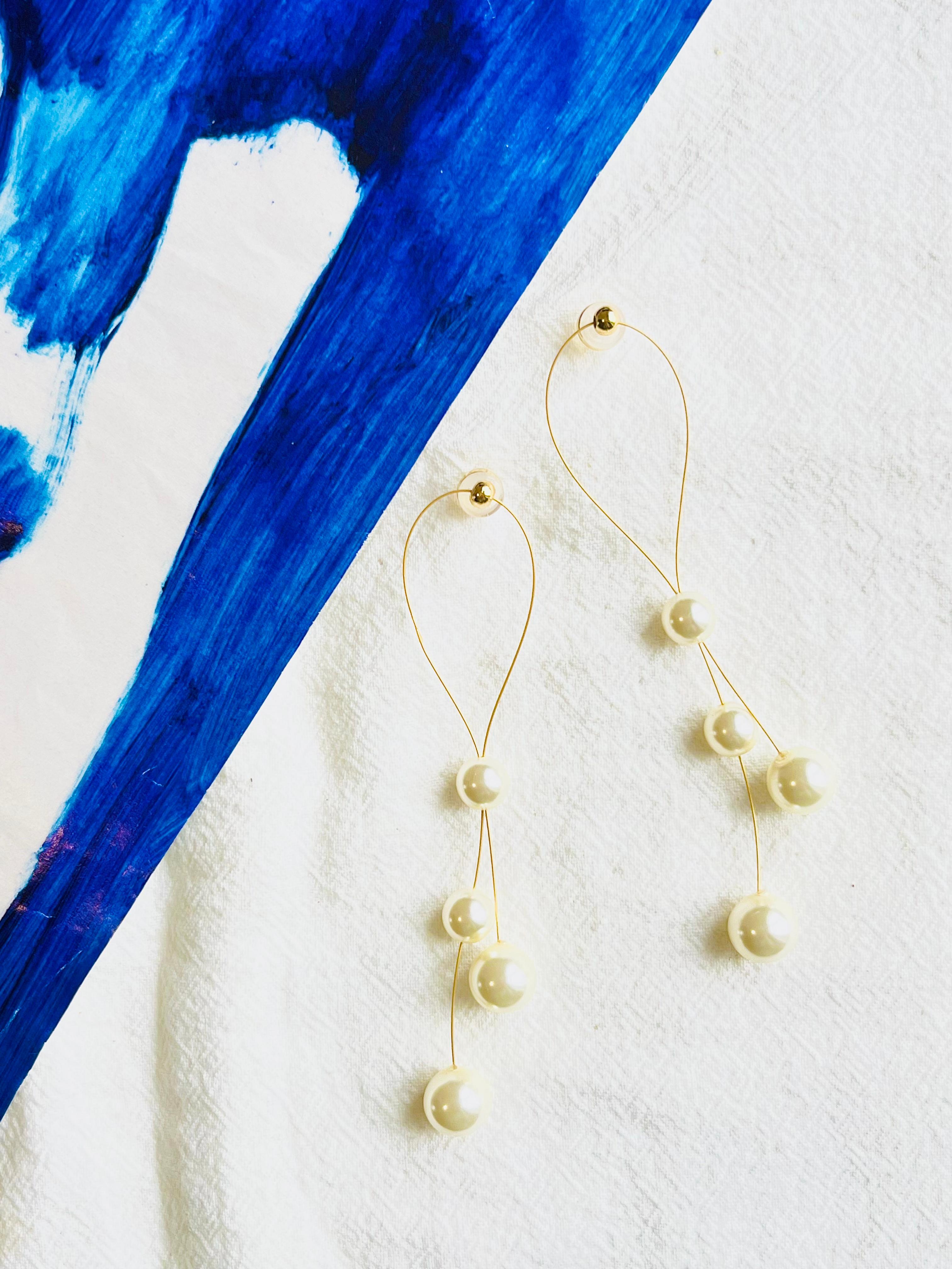 Art Deco White Round Pearls Long Drop Tassel Chandelier Elegant Gold Pierced Earrings For Sale