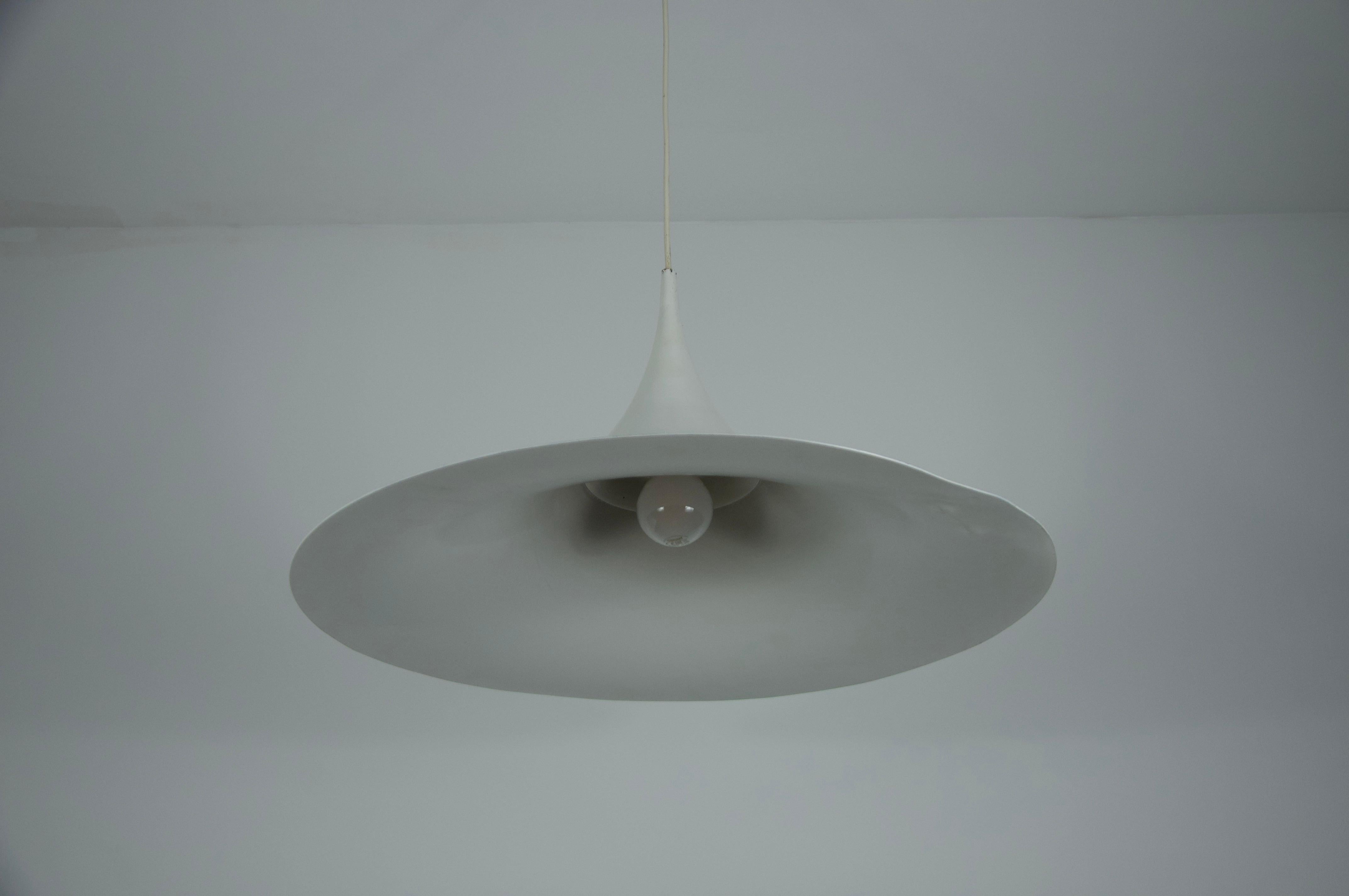 Alluminio Lampada a sospensione rotonda Whiting di Fog & Mørup, anni '70 in vendita