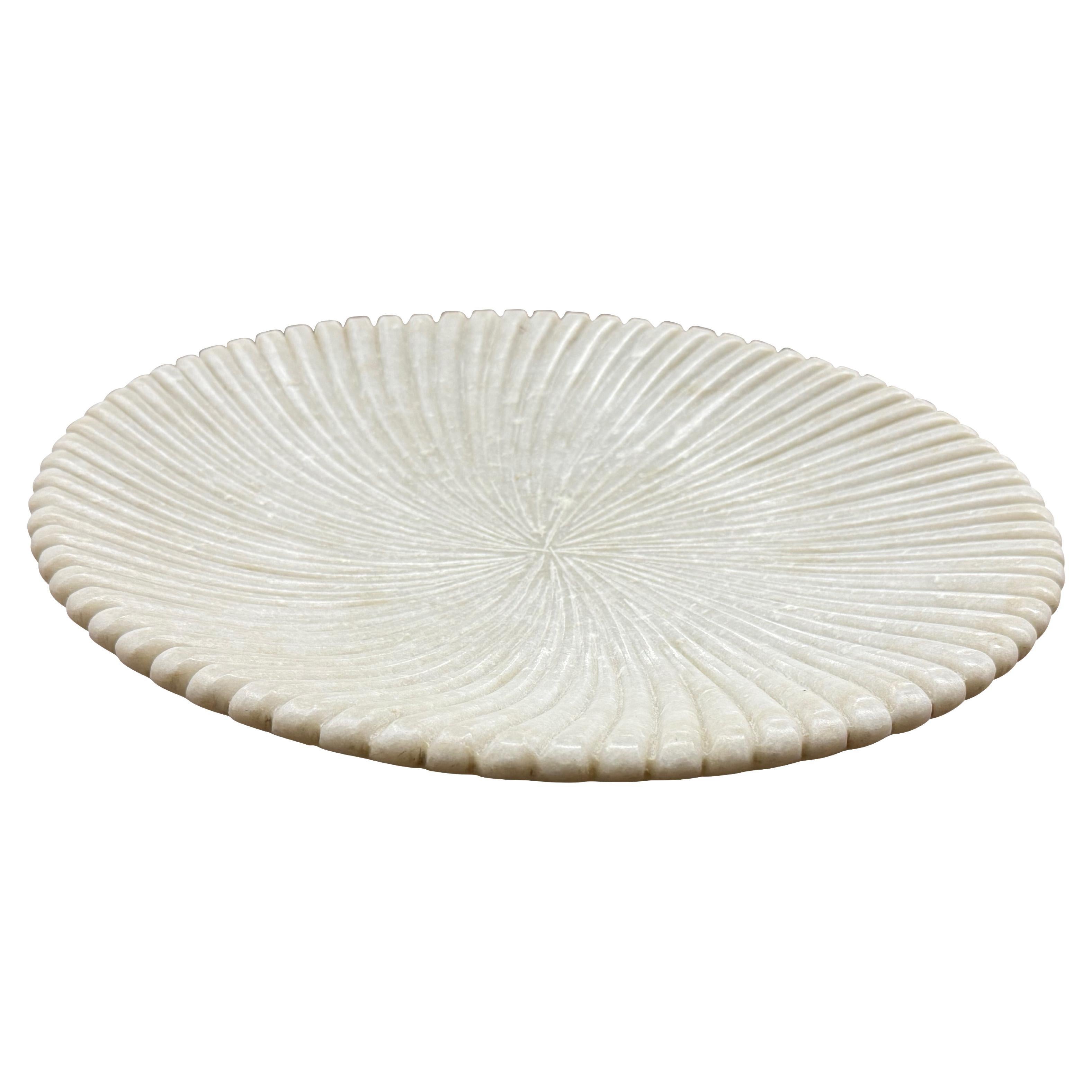 Weiße runde gerippte Marmorplatte, Indien, Zeitgenössisch