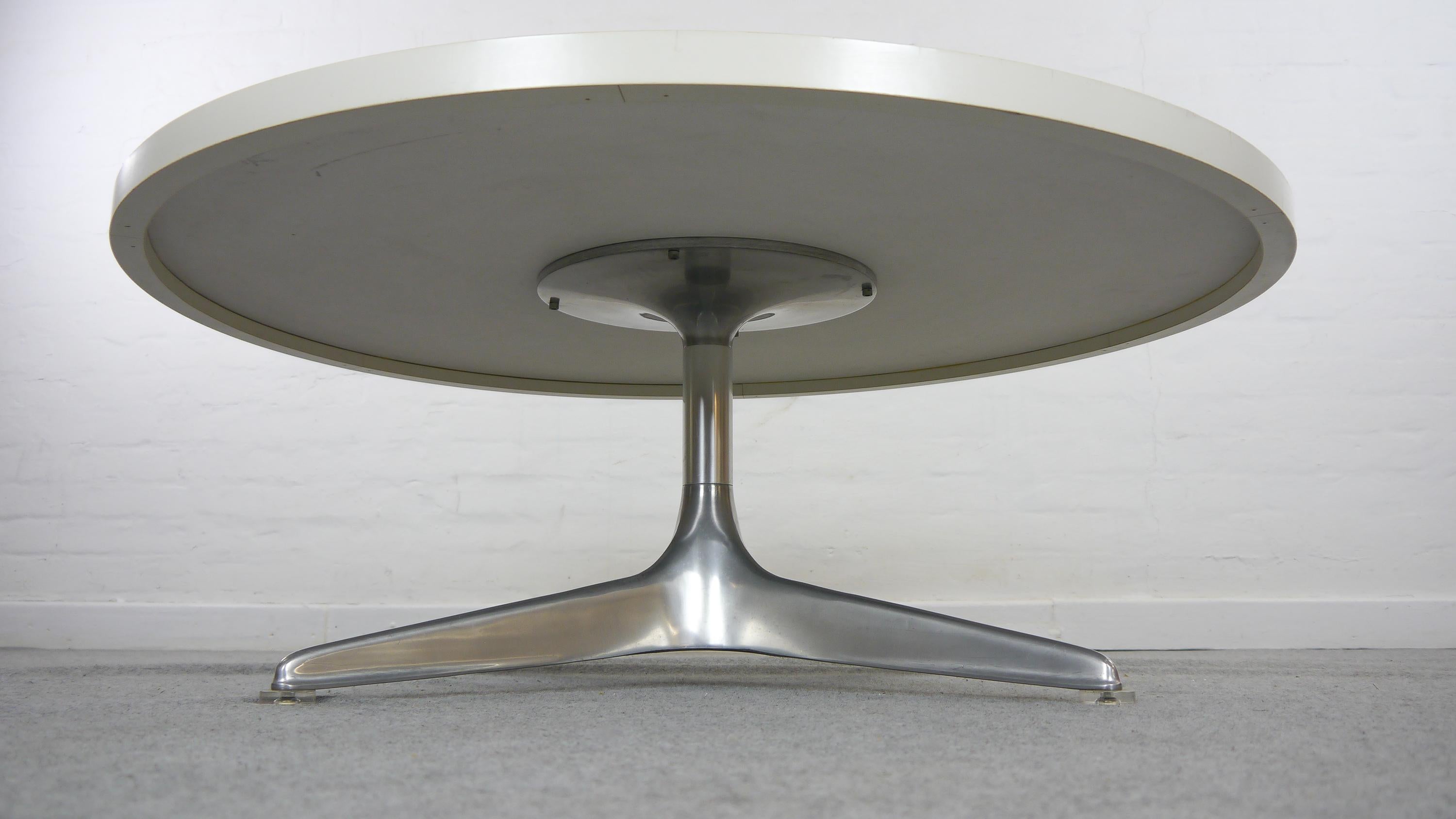 White Round Sedia Coffee Table by Horst Brüning for COR, Germany, 1970s 1