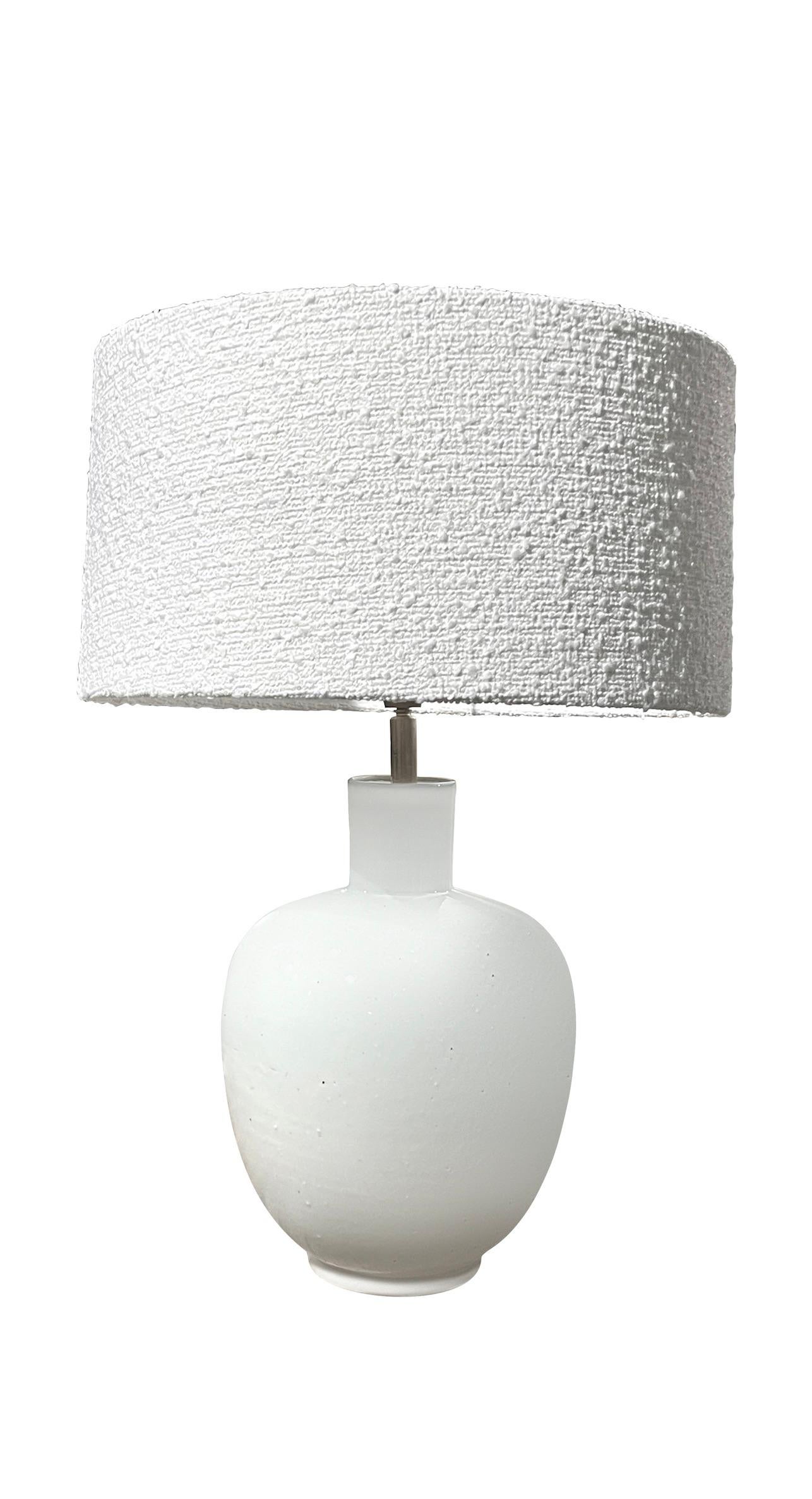 Contemporary Chinese pair of white round shaped base lamps.
Boucle shades included.
Base diameter 9