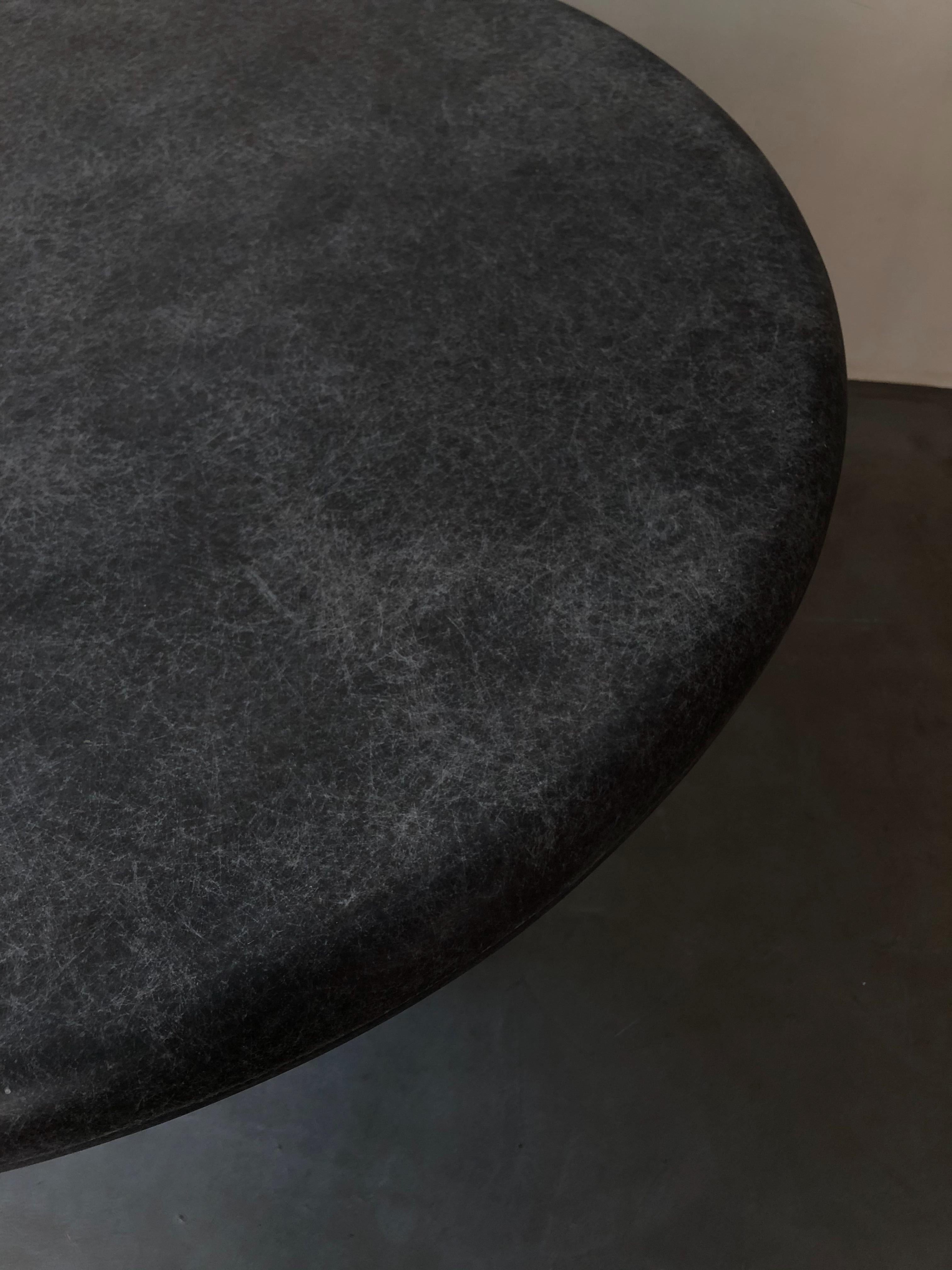 Center Big Bein, Organic Natural Beige Fiberglas Runde Esstisch,  von Kar im Zustand „Neu“ im Angebot in Geneve, CH