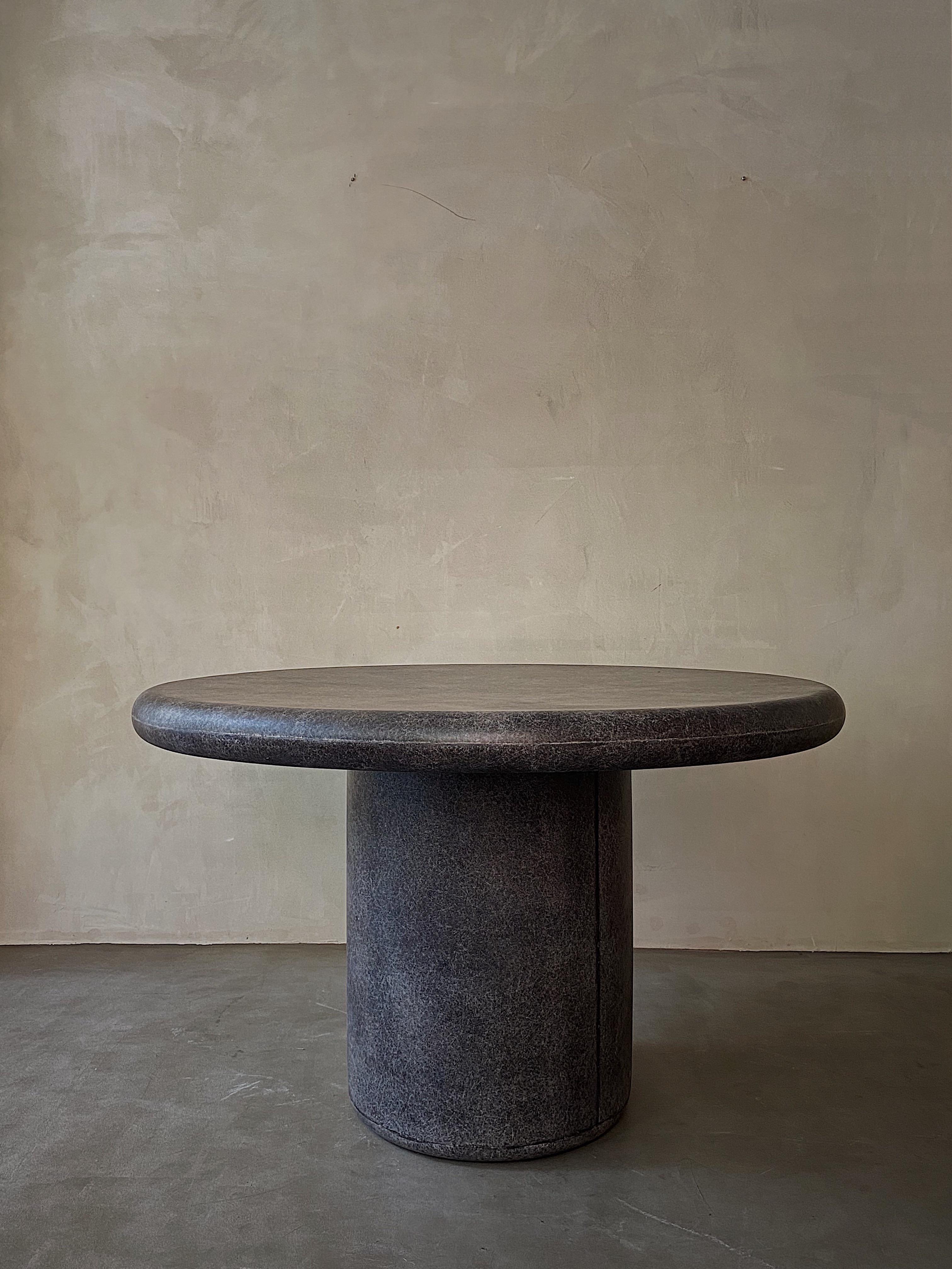 Modern White Round Table by Karstudio