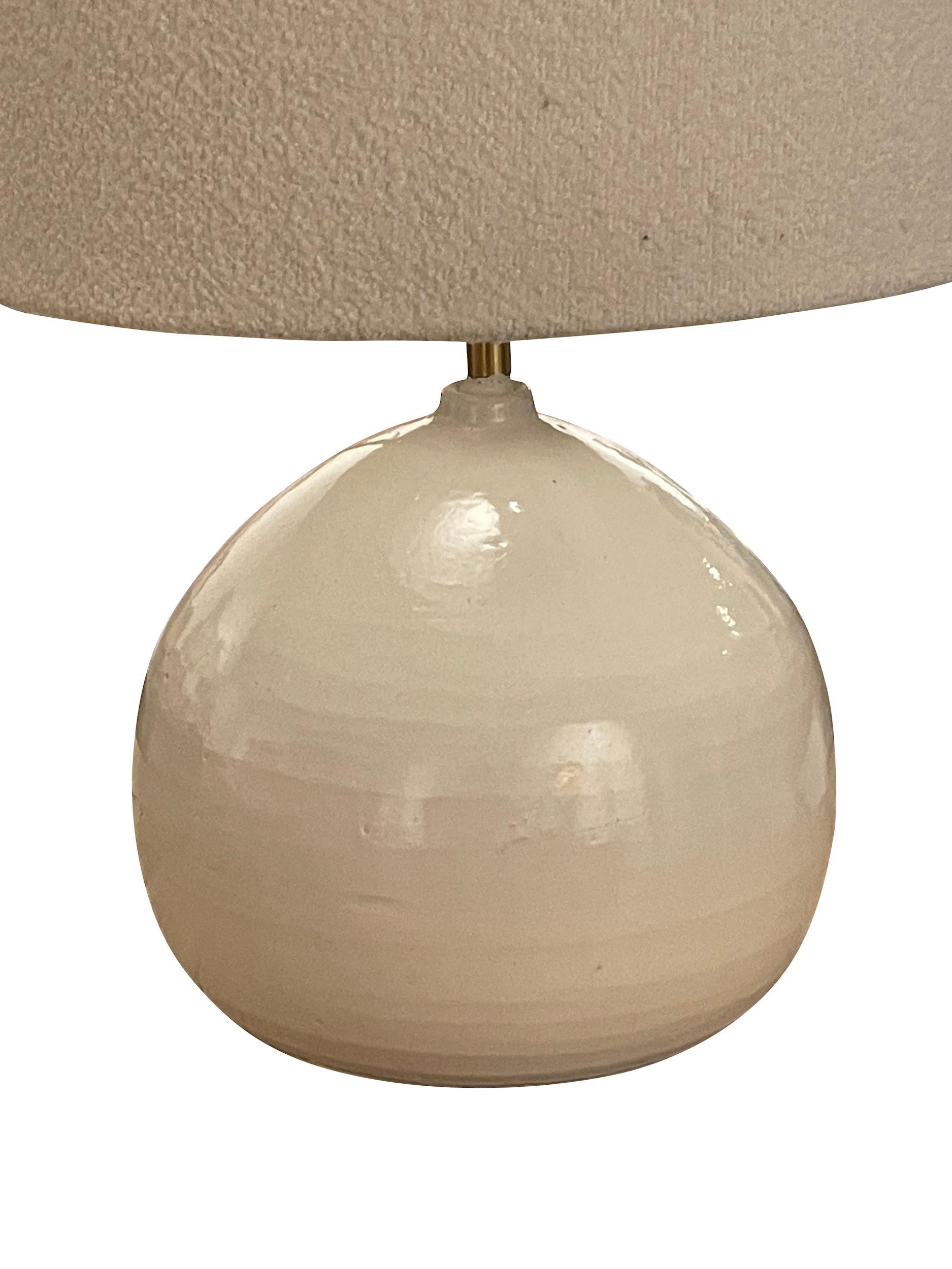 Contemporary Chinese pair of white squat shaped rounded base lamps.
Base measures 12