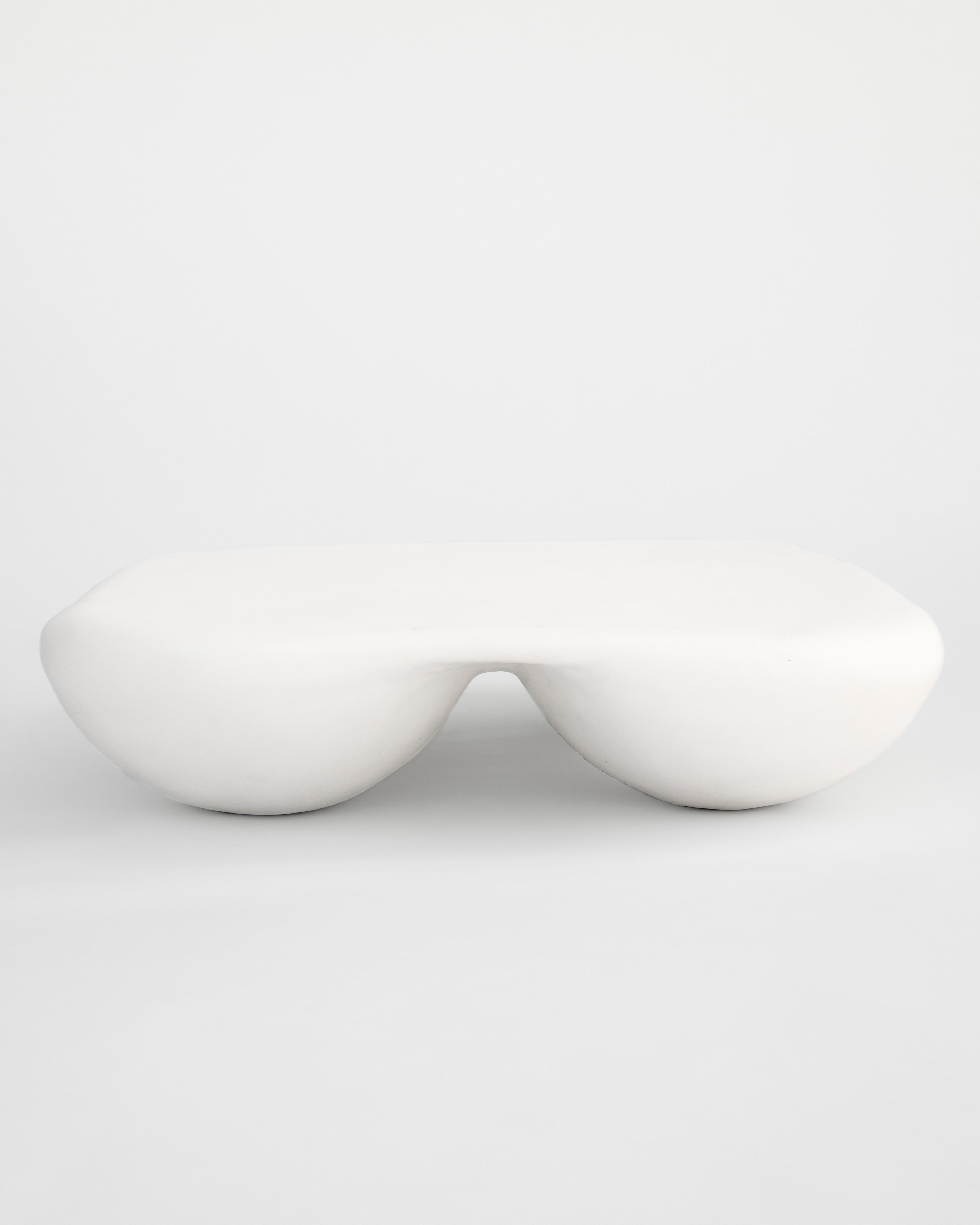 Composition Table basse carrée et arrondie blanche en composite de pierre de Mike Ruiz-Serra en vente