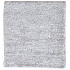 Tapis moderne et neutre en soie de bambou blanc, tissé à la main, de style minimaliste