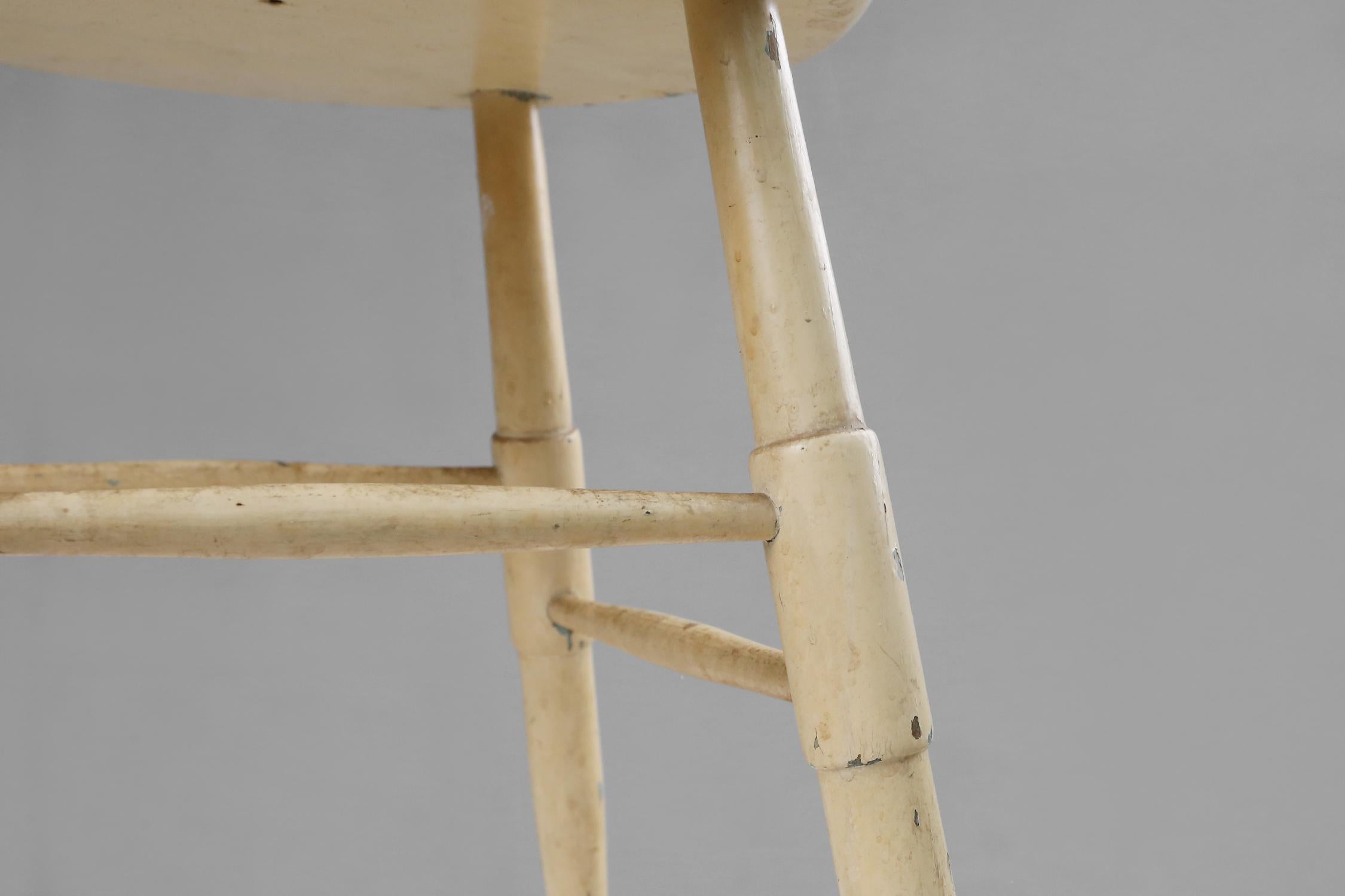 White rustic stool 1930 In Good Condition For Sale In Meulebeke, BE