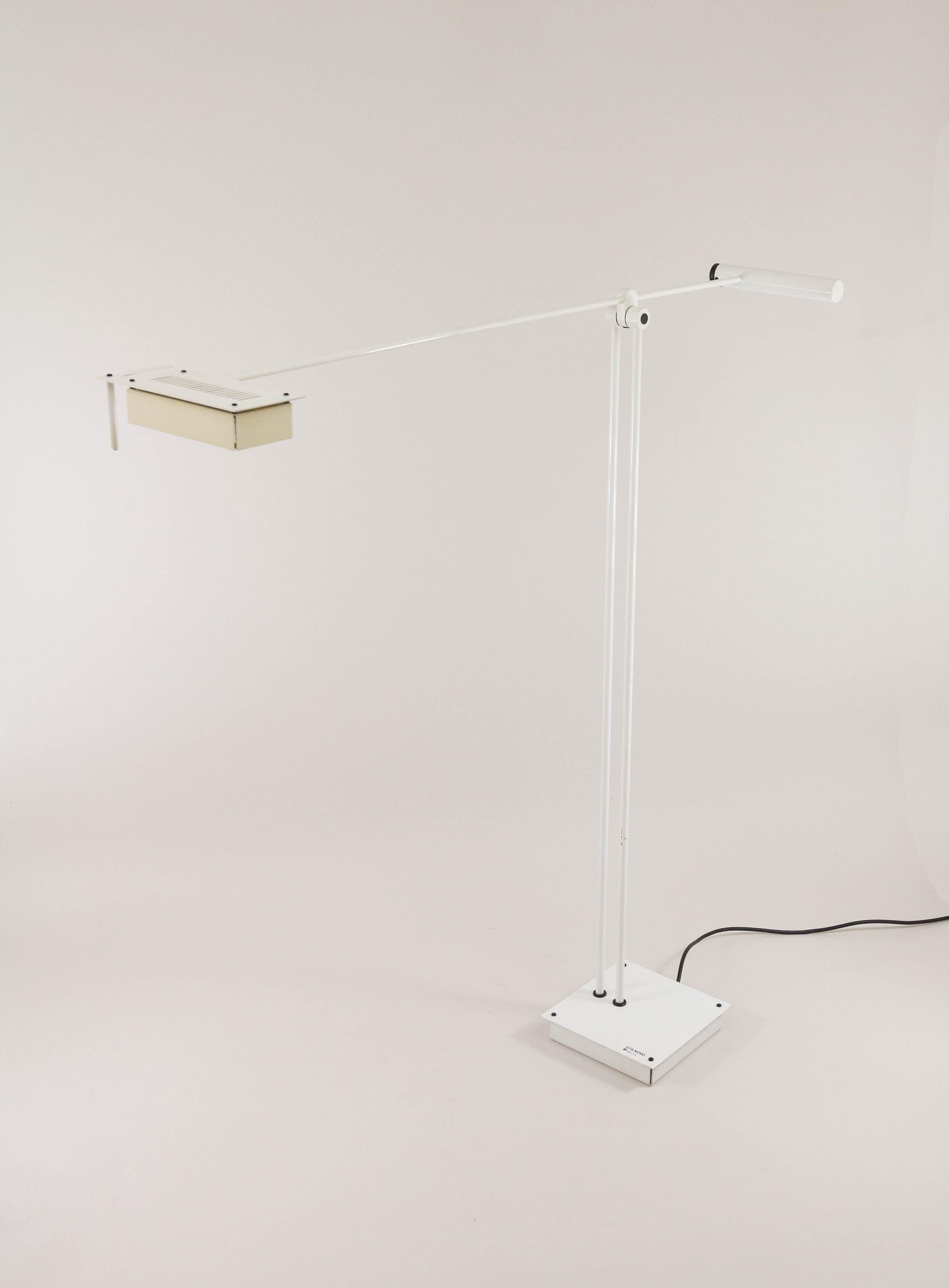 White Samurai is an impressive floor lamp by Japanese designer Shigeaki Asahara for Italian lighting manufacturer Stilnovo. The height of this halogen floor lamp is adjustable with a maximum height of 2 meters. The dimmer is subtly incorporated in