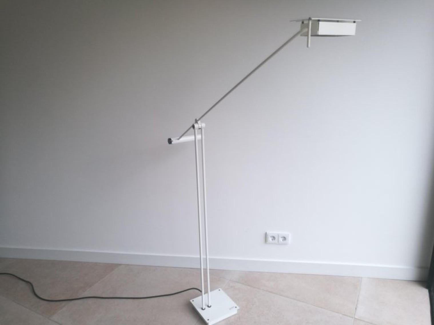 Mid-Century Modern White Samurai Floor Lamp by Sigheaki Asahara Voor Stilnovo, 1980s For Sale