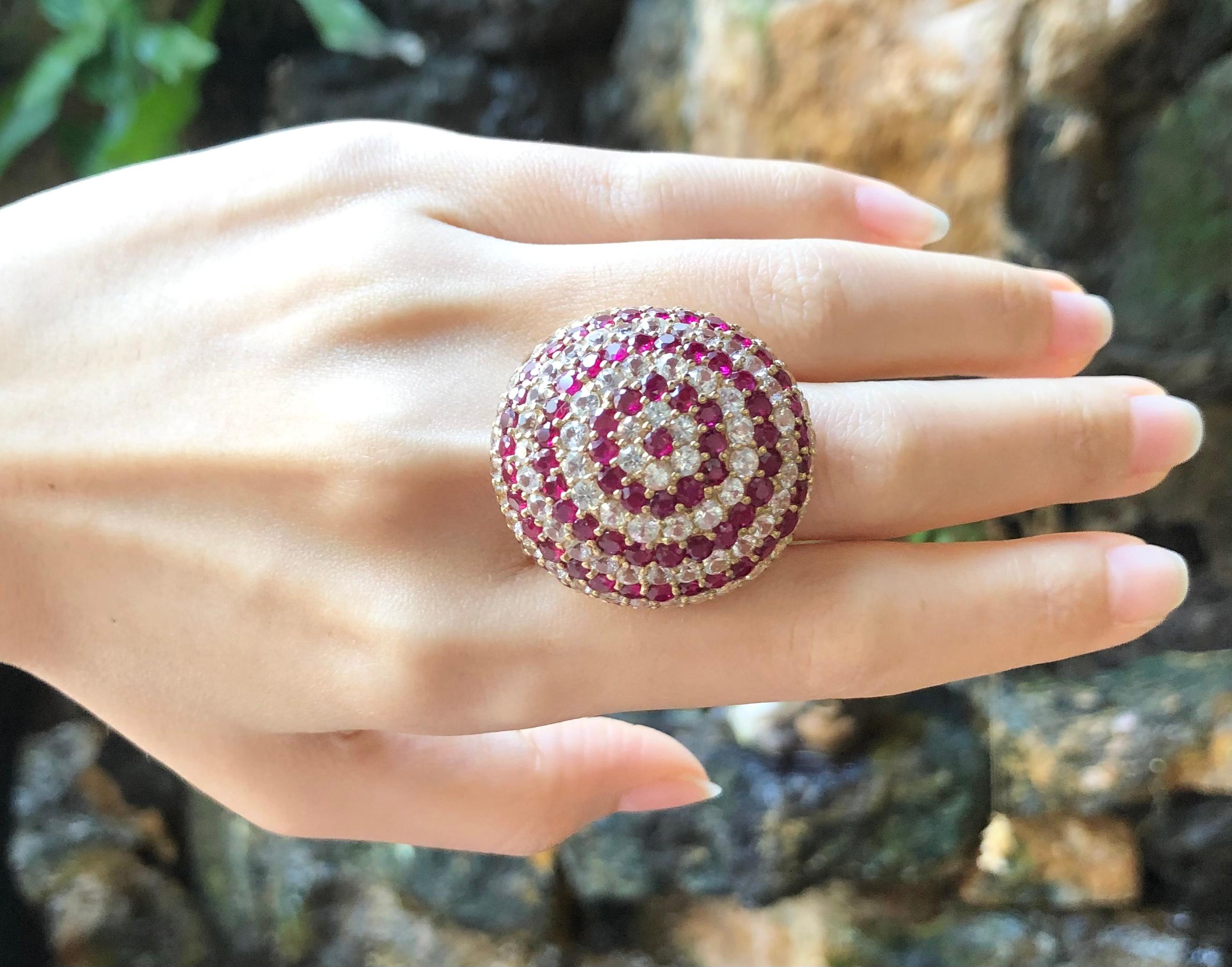 Ring mit weißem Saphir und Rubin in Silberfassung im Angebot 8