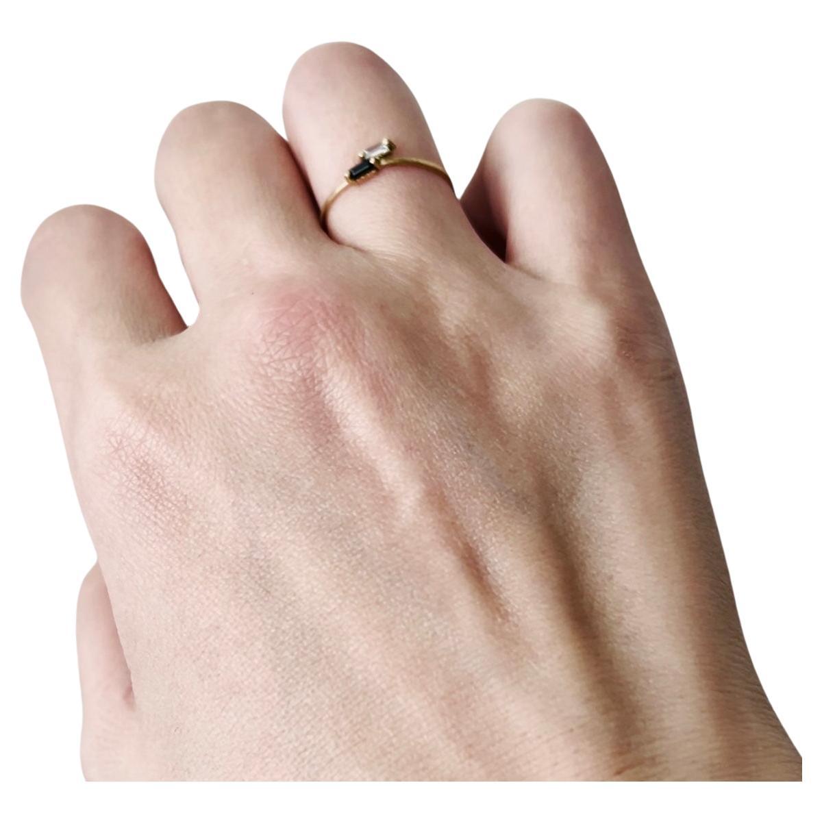  Ring aus 18 Karat Gelbgold mit weißem weißem, weißem Saphir und schwarzem Granat, US6.25