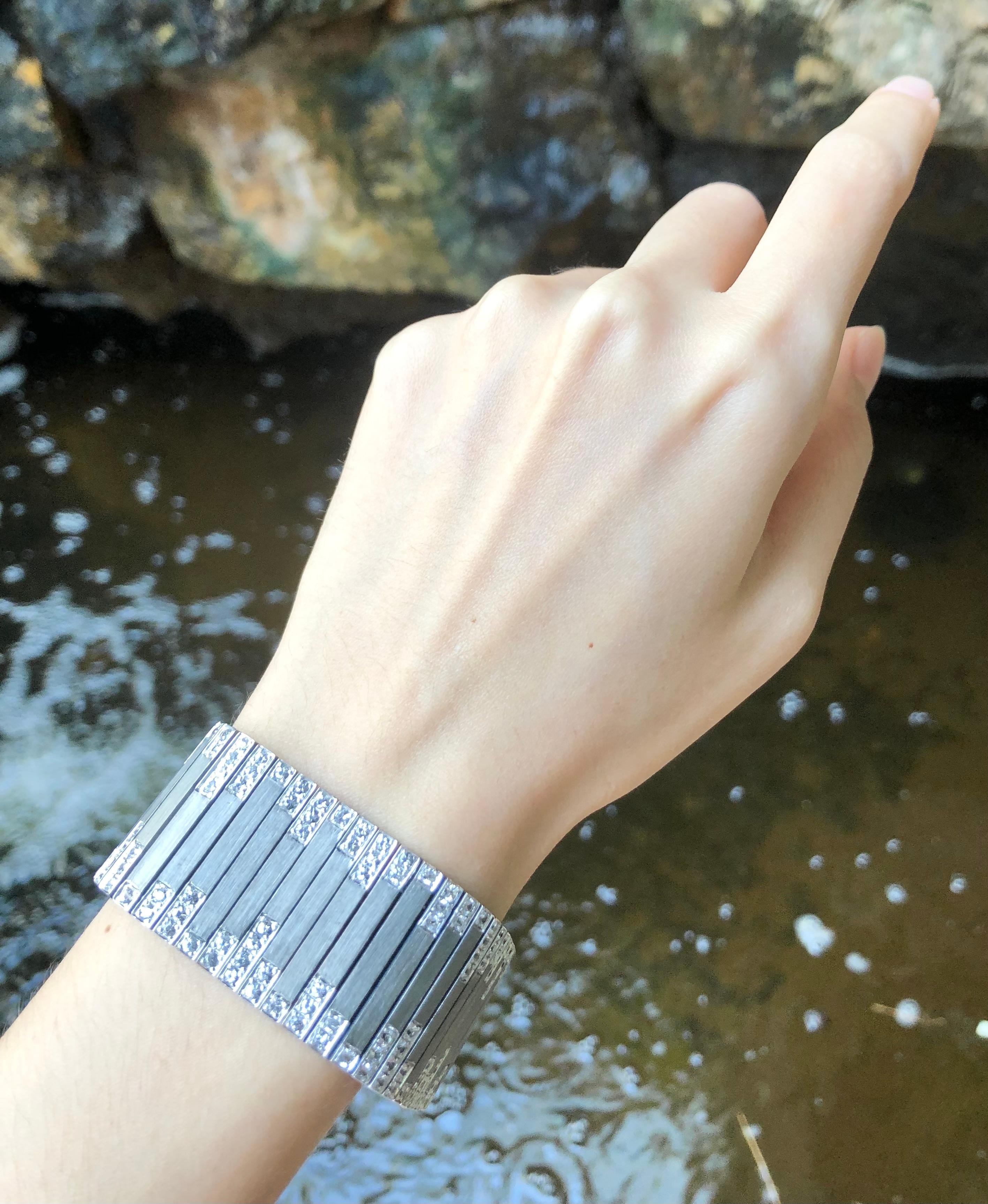 White Sapphire Bracelet set in Silver Settings In New Condition For Sale In Dusit, 10