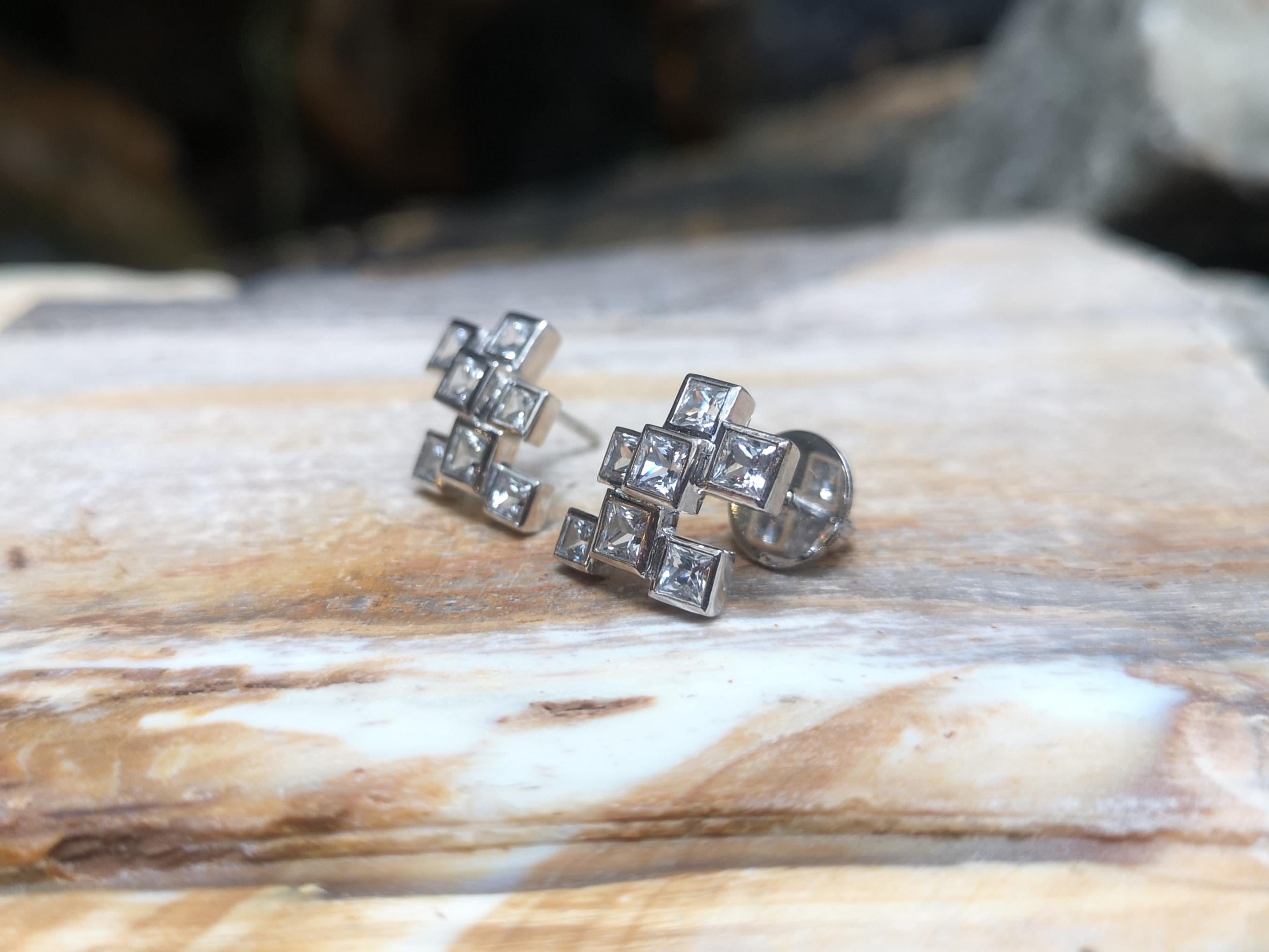 White Sapphire Earrings Set in 18 Karat White Gold Settings In New Condition For Sale In Bangkok, TH