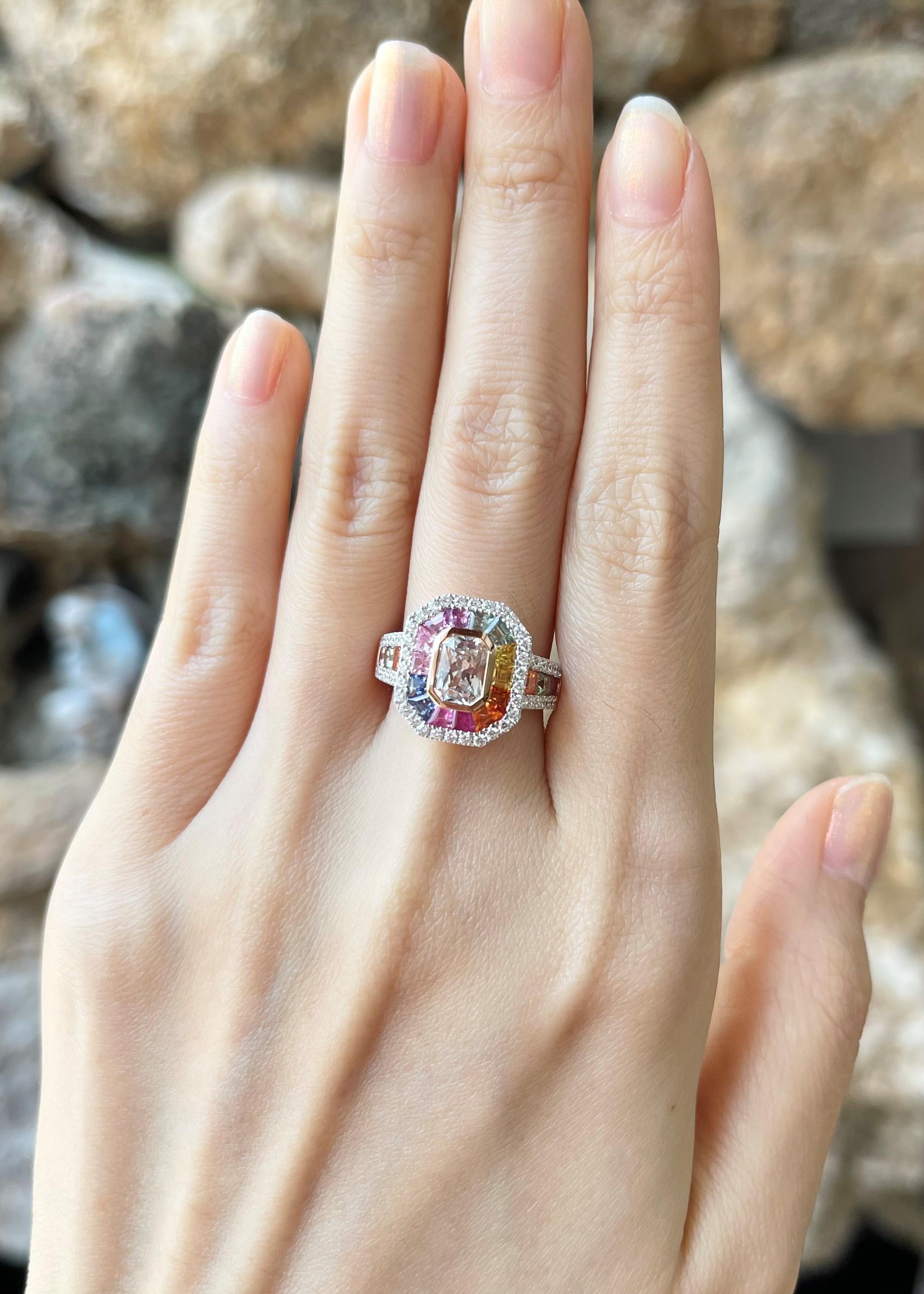 Ring mit weißem Saphir, Fancy-Saphir und Diamant in 18 Karat Roségoldfassung (Gemischter Schliff) im Angebot