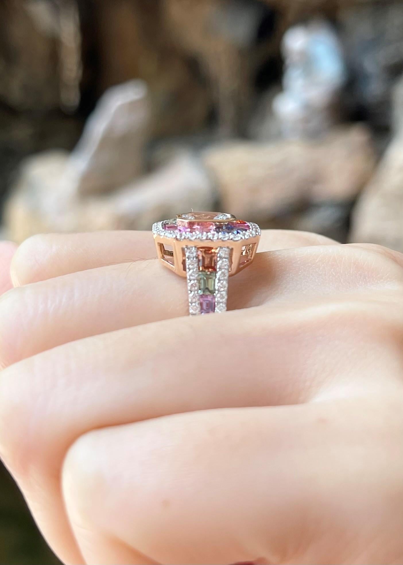 Ring mit weißem Saphir, Fancy-Saphir und Diamant in 18 Karat Roségoldfassung im Zustand „Neu“ im Angebot in Bangkok, TH