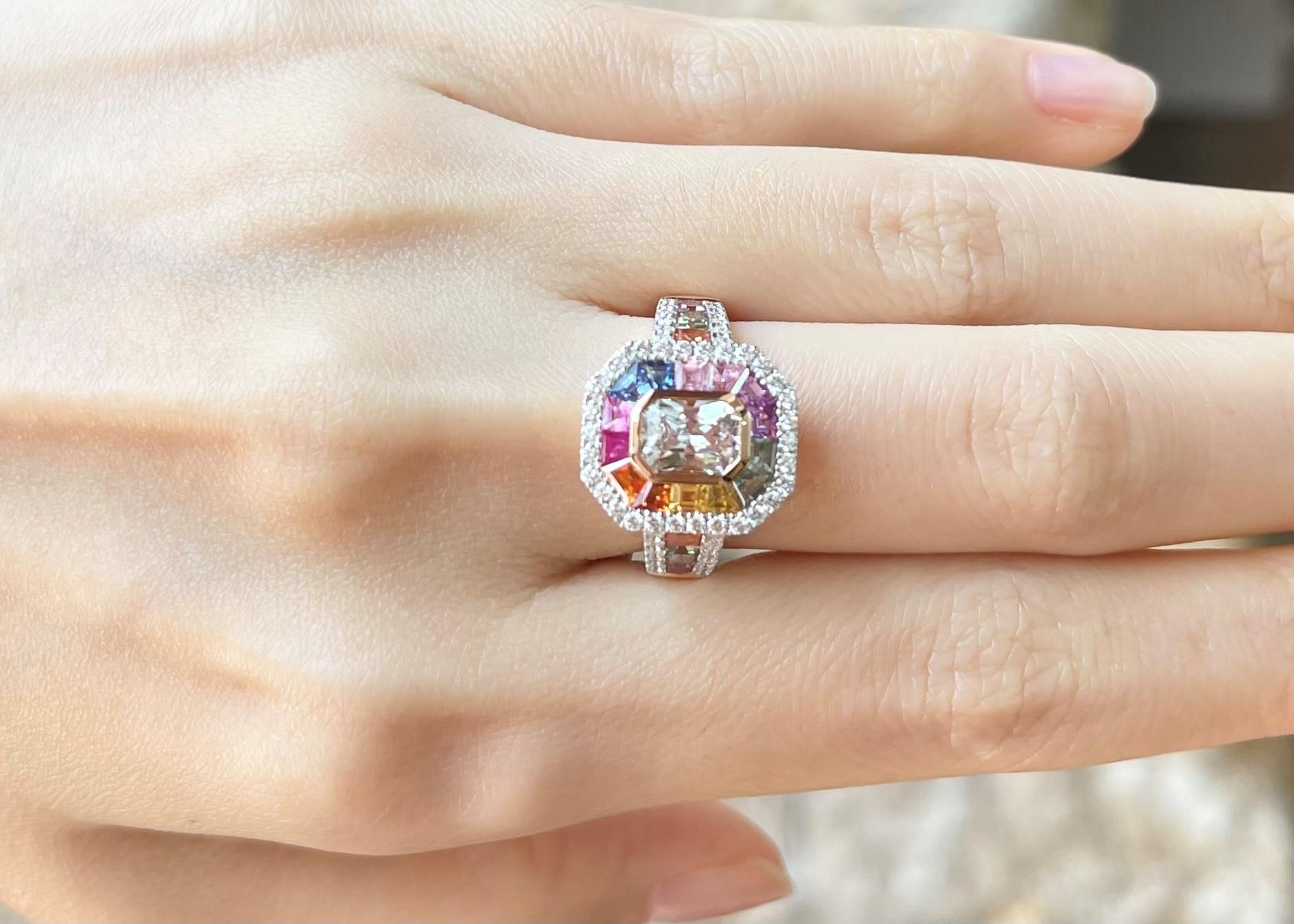 Ring mit weißem Saphir, Fancy-Saphir und Diamant in 18 Karat Roségoldfassung im Angebot 1