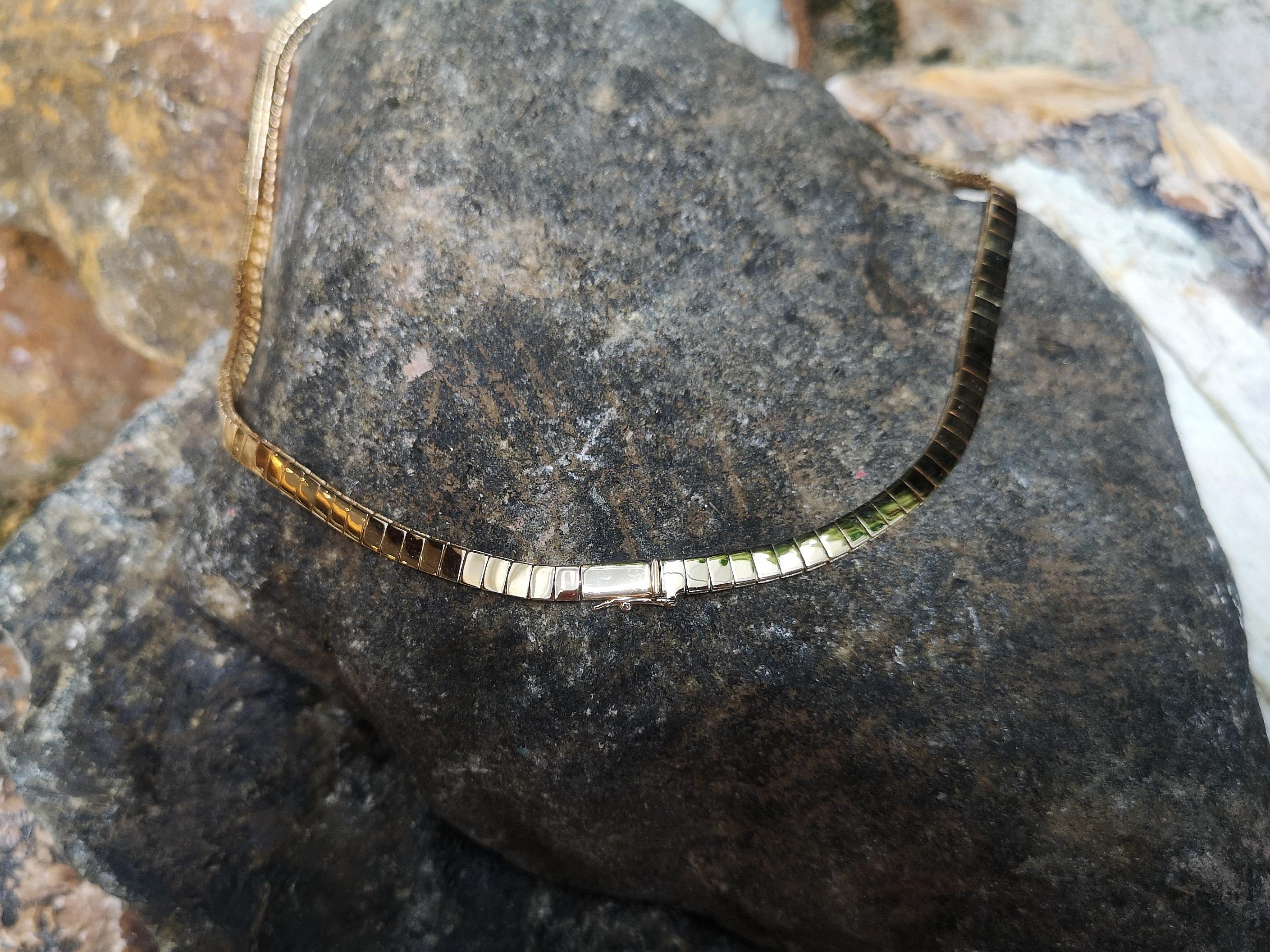 Collana di zaffiri bianchi con montatura in oro 18 carati In condizioni Nuovo in vendita a Bangkok, TH
