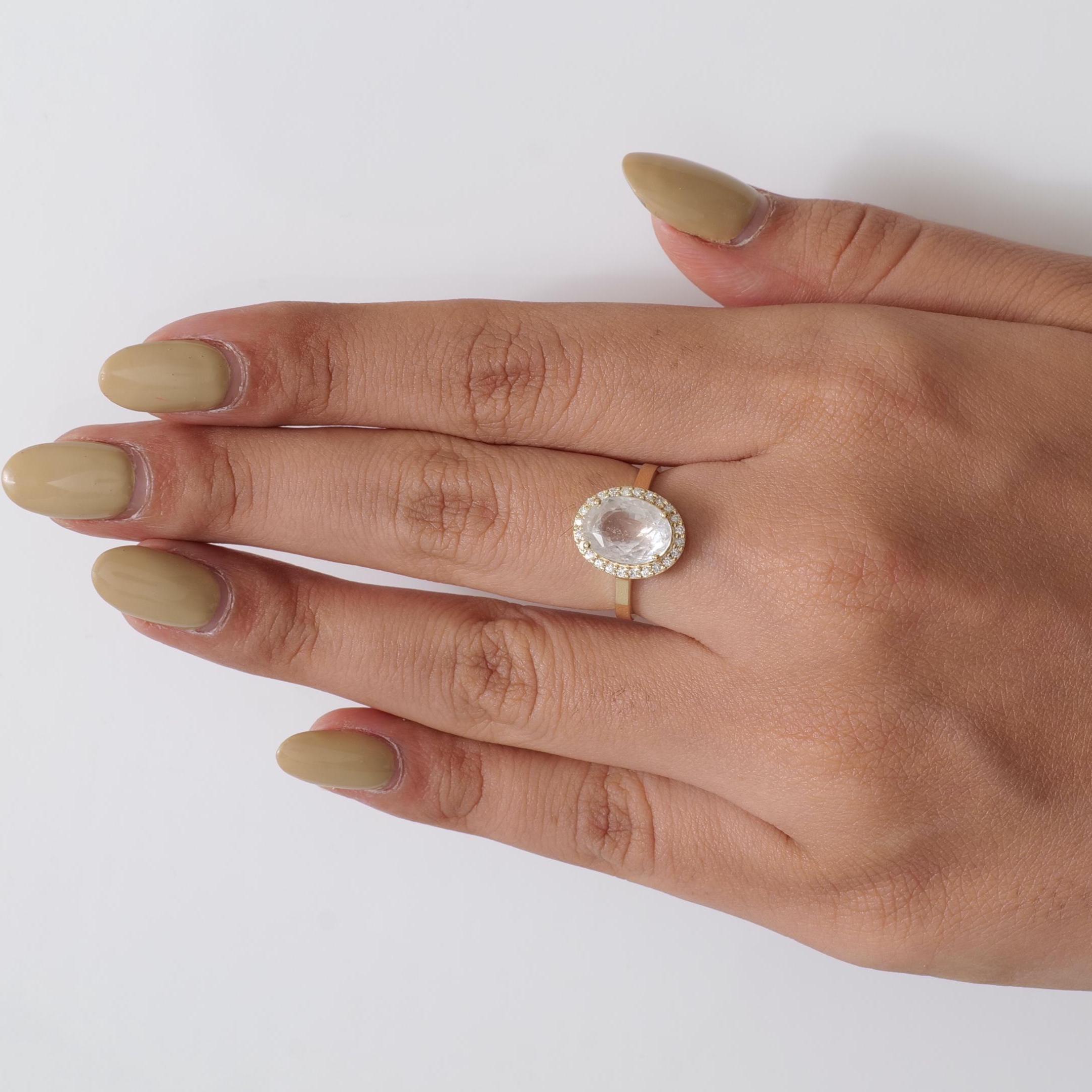 Art Déco Anello con zaffiro bianco e diamante ovale a raggiera in oro massiccio 14k (certificato) in vendita