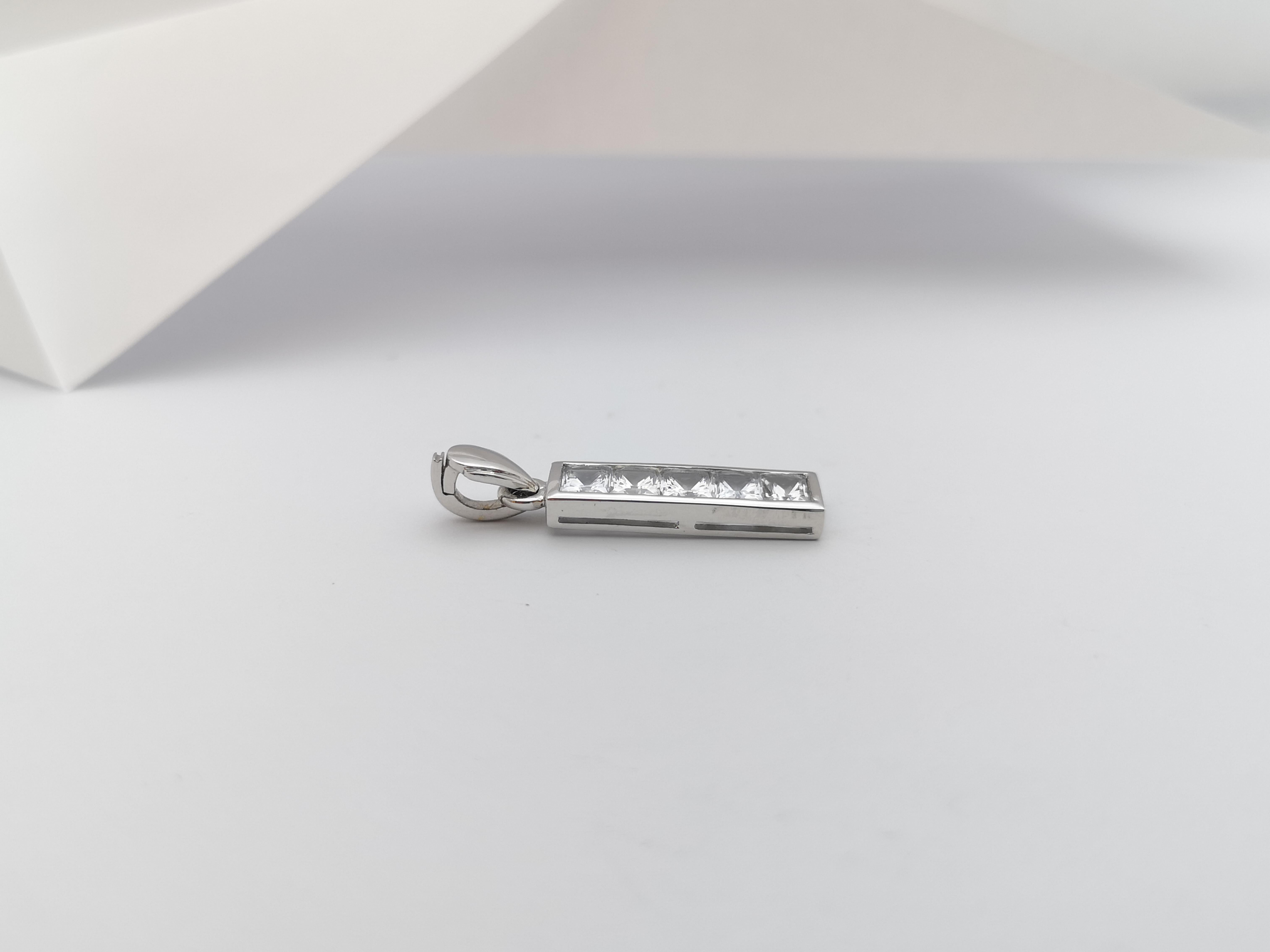 Pendentif en saphir blanc serti dans des montures en or blanc 18 carats en vente 1