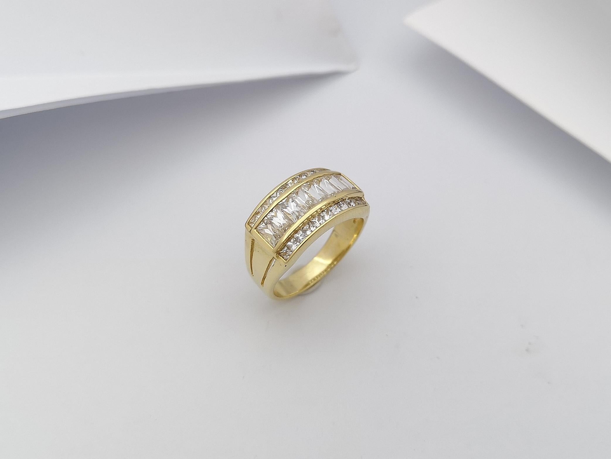 White Sapphire Ring Set in 18 Karat Gold Settings For Sale 4