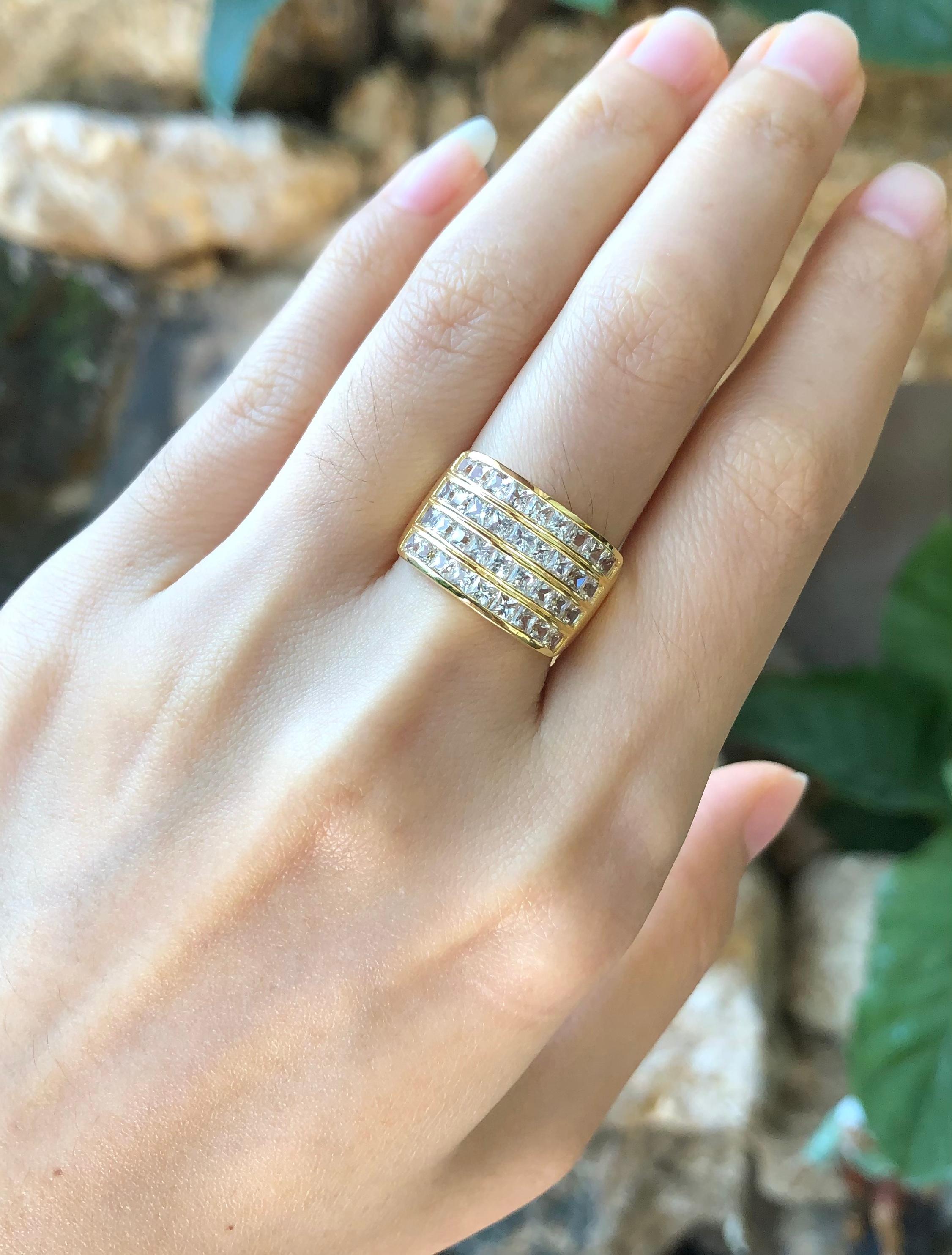 Ring mit weißem weißem Saphir in 18 Karat Goldfassung für Damen oder Herren im Angebot