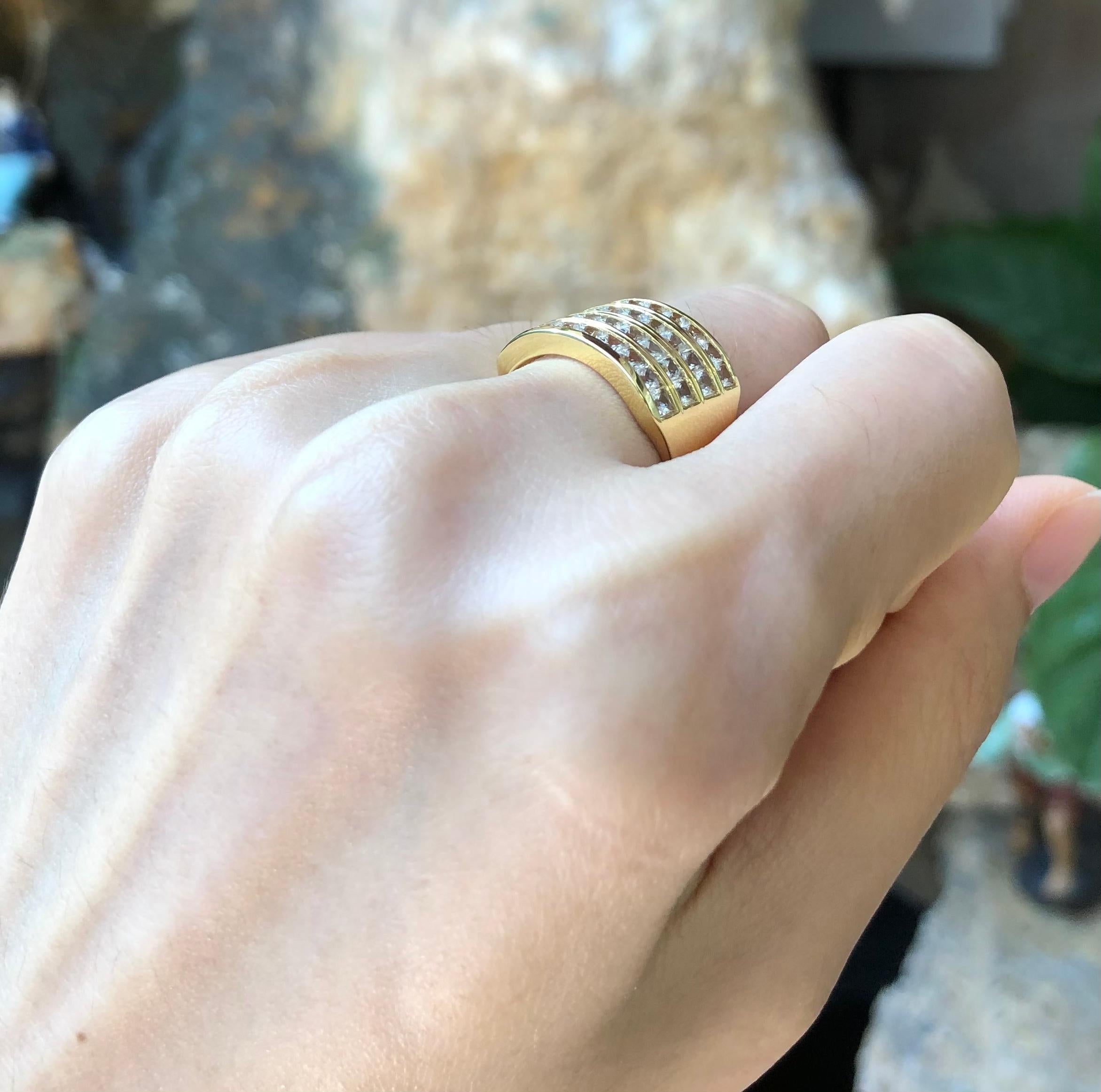 Ring mit weißem weißem Saphir in 18 Karat Goldfassung im Angebot 1