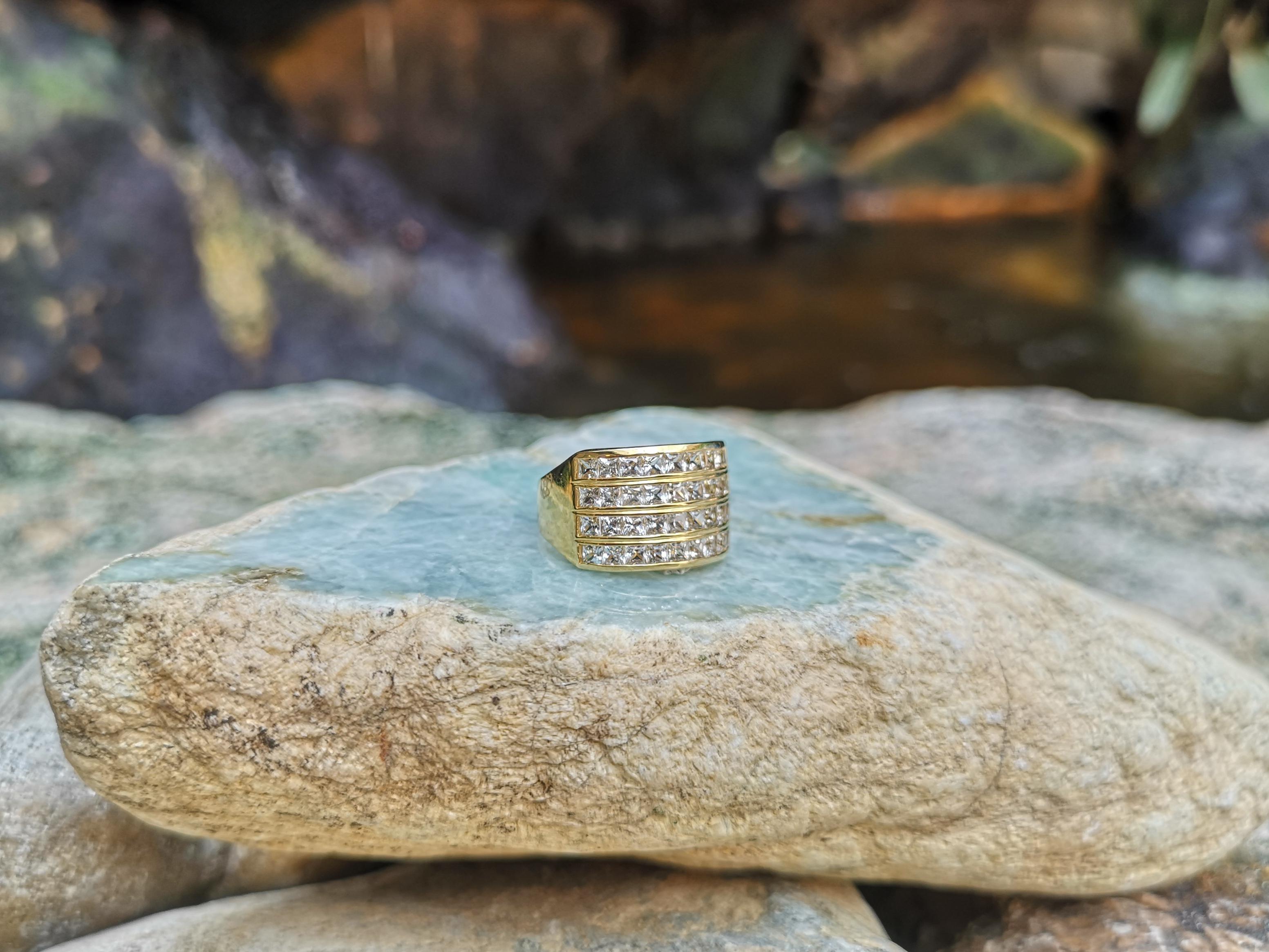 Ring mit weißem weißem Saphir in 18 Karat Goldfassung im Angebot 2