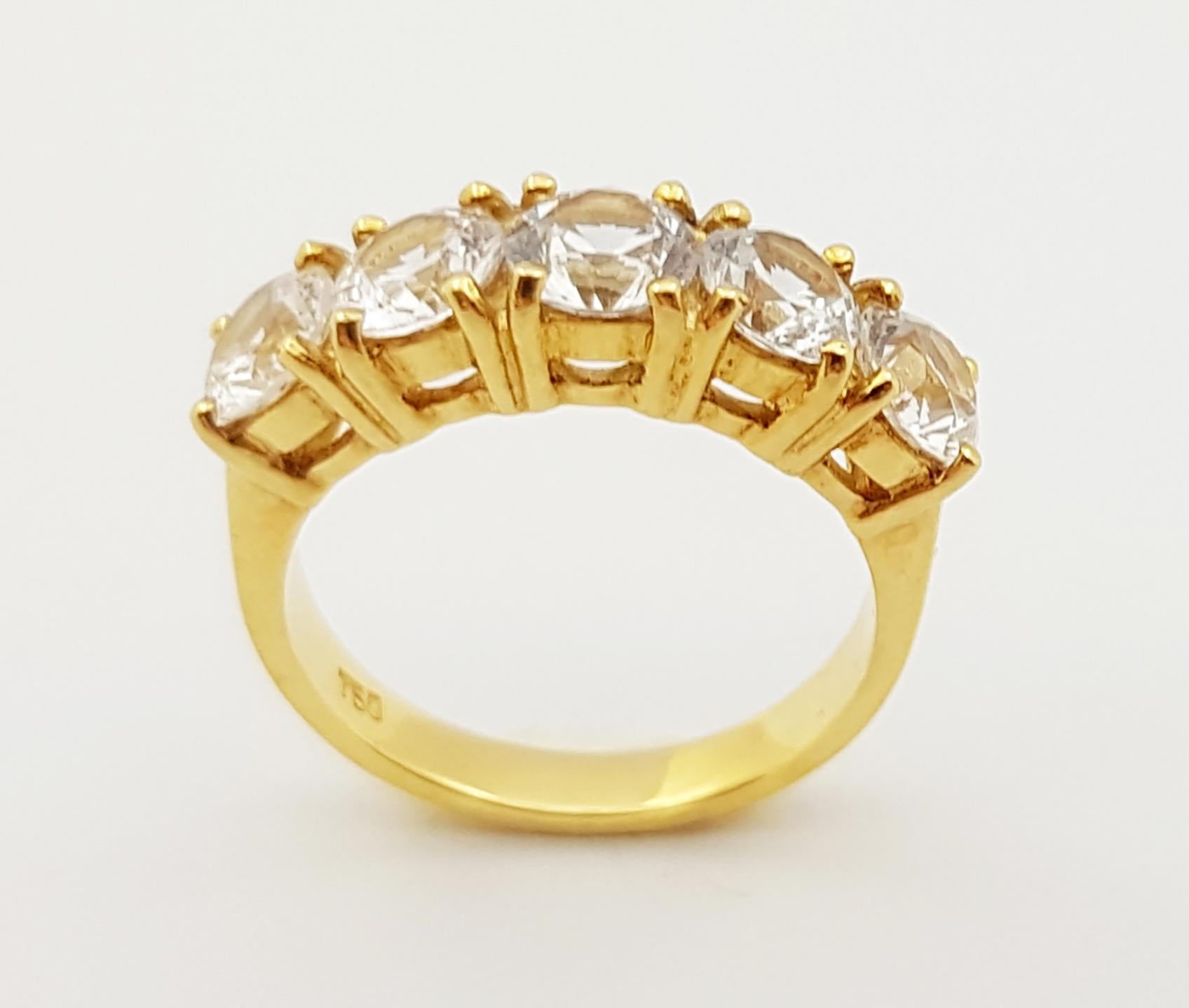 White Sapphire Ring Set in 18 Karat Gold Settings In New Condition For Sale In Bangkok, TH