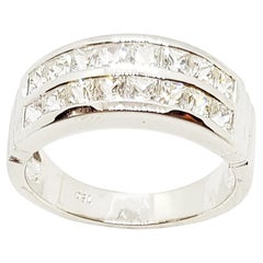 Bague en saphir blanc sertie dans des montures en or blanc 18 carats