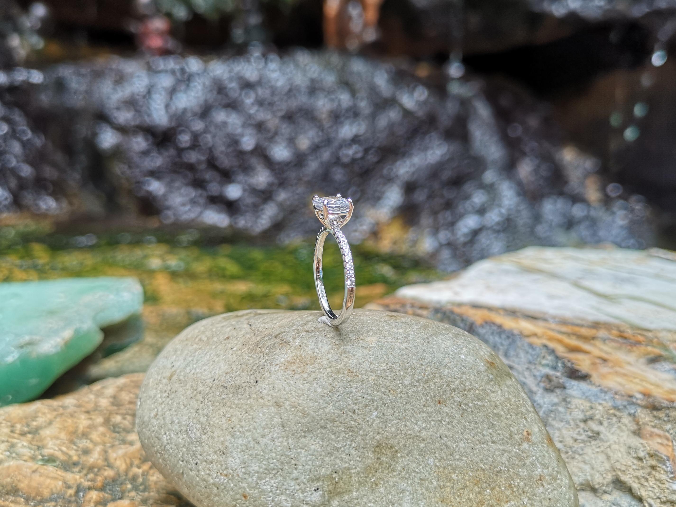 Weißer weißer Saphir mit Diamant Verlobungsring in Platin 950 Fassung im Angebot 7