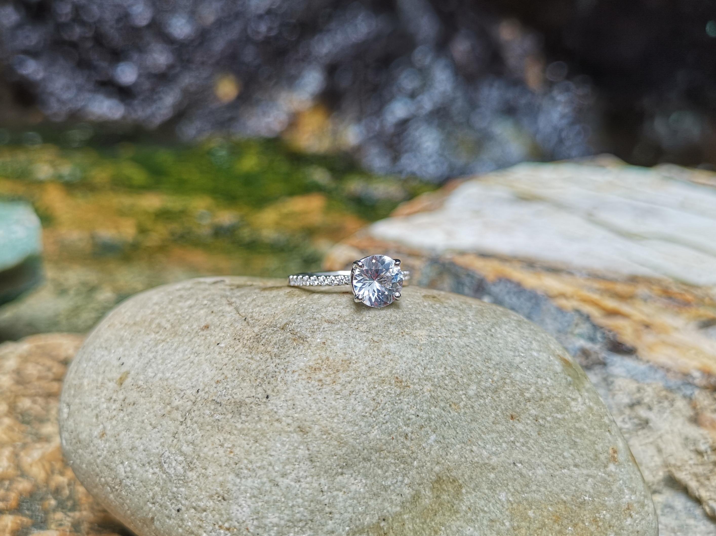 Weißer weißer Saphir mit Diamant Verlobungsring in Platin 950 Fassung im Angebot 3