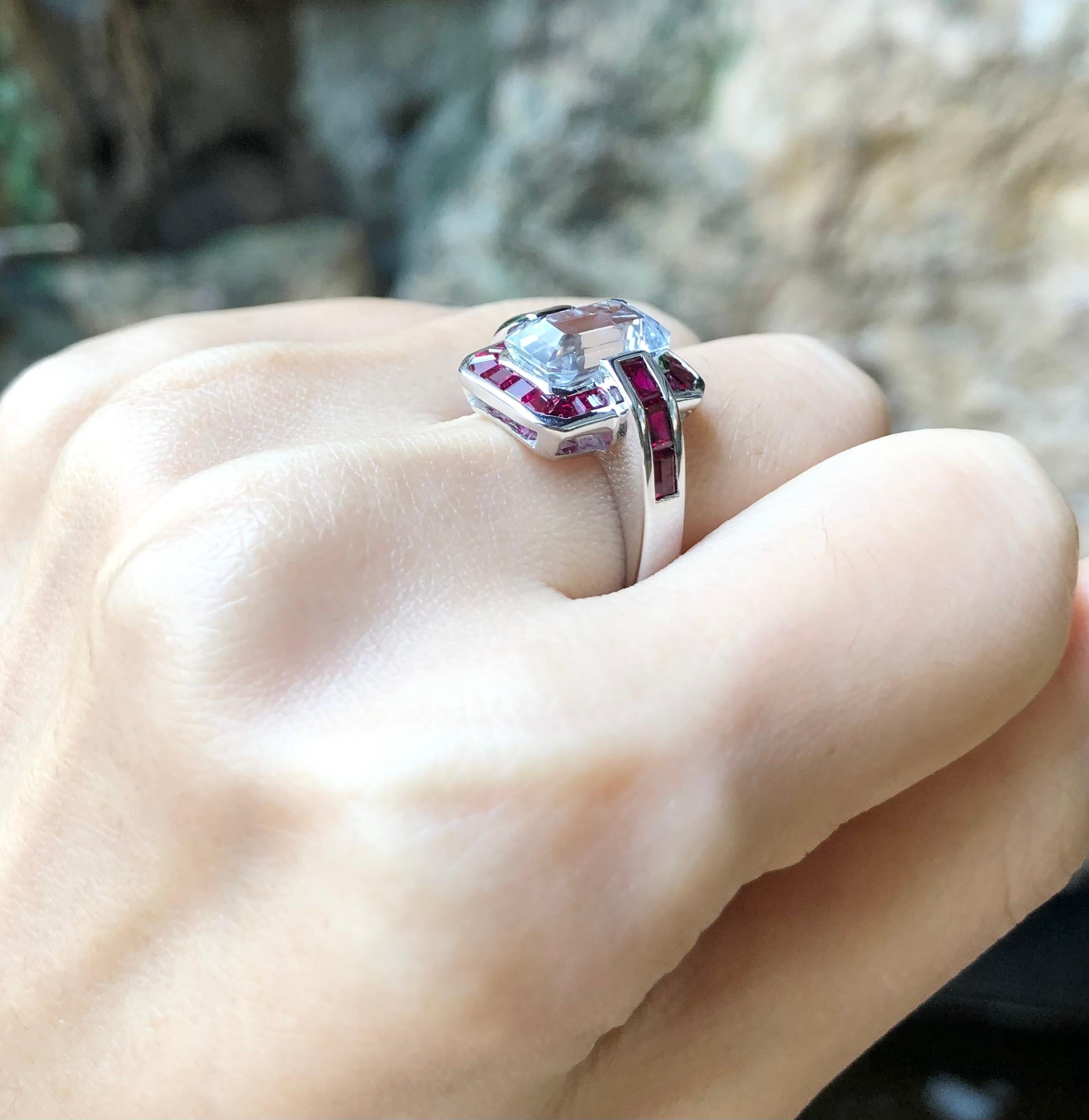White Sapphire with Ruby Ring Set in 18 Karat White Gold Settings In New Condition For Sale In Bangkok, TH